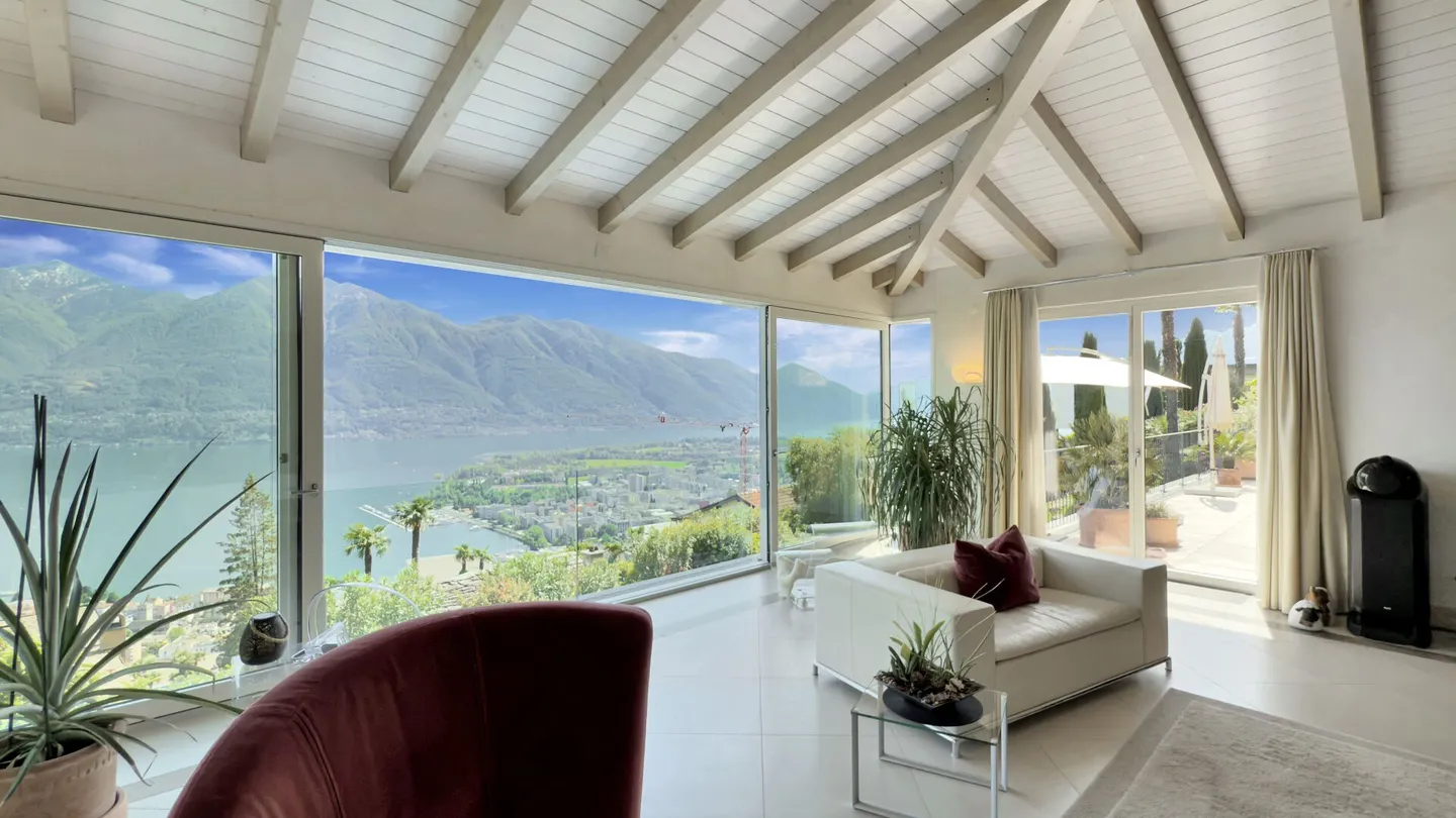 Villa di Lusso con Vista Lago - Foto 2 di 17