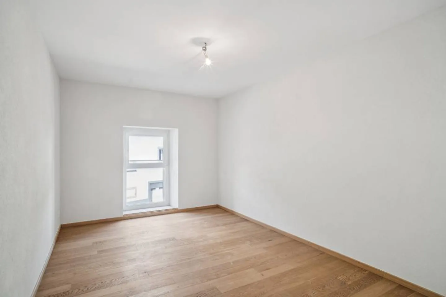 Duplex mit 4,5 Zimmern mit Charakter in einer kleinen WEG - Foto 3 von 6