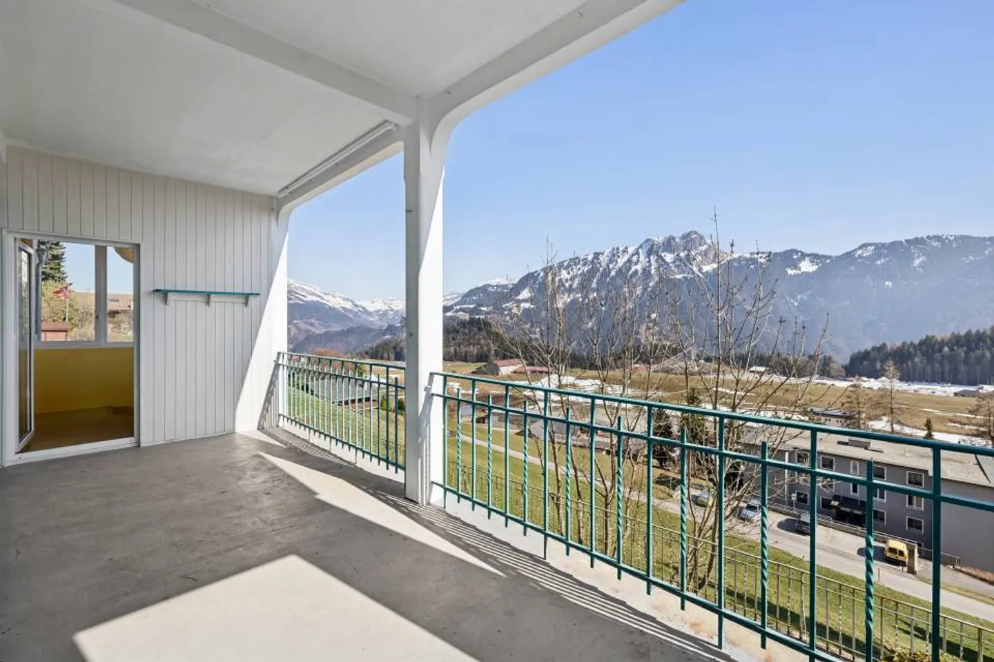 Magnificent Duplex with 4 Rooms and Private Garden - Photo 2 of 13