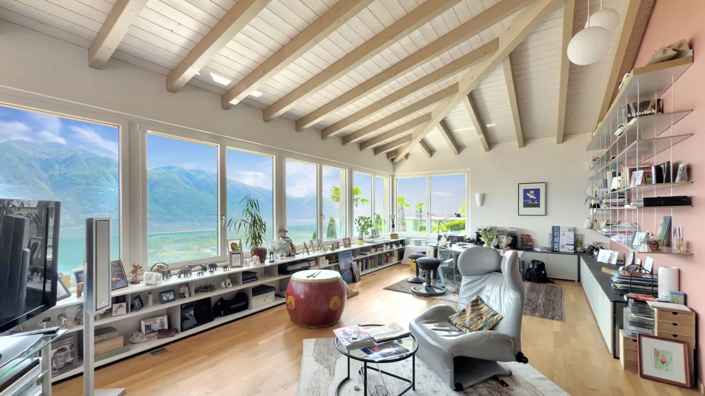 Villa di Lusso con Vista Lago - Foto 5 di 17