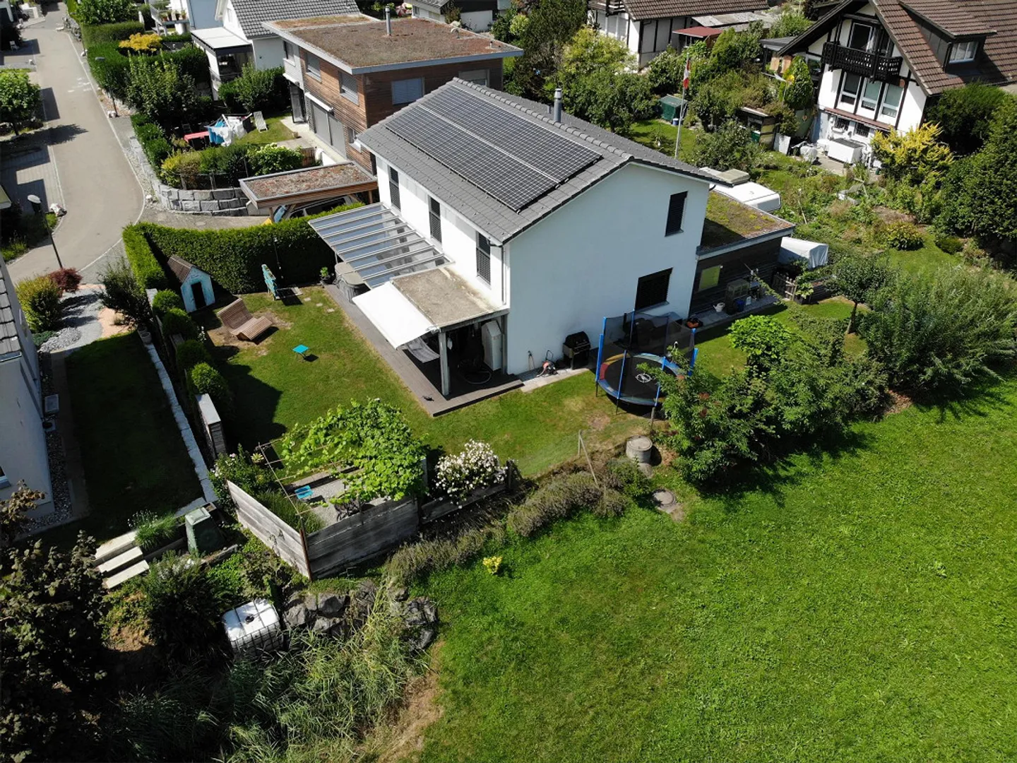 Minergie-Eco 5½-Room Single-Family House in a Quiet Location - Photo 2 of 21