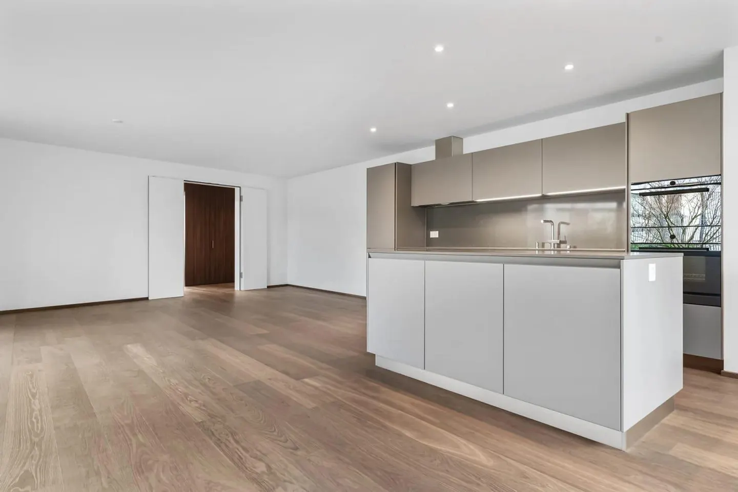 High-Quality Apartment in Prime Location - Photo 2 of 11