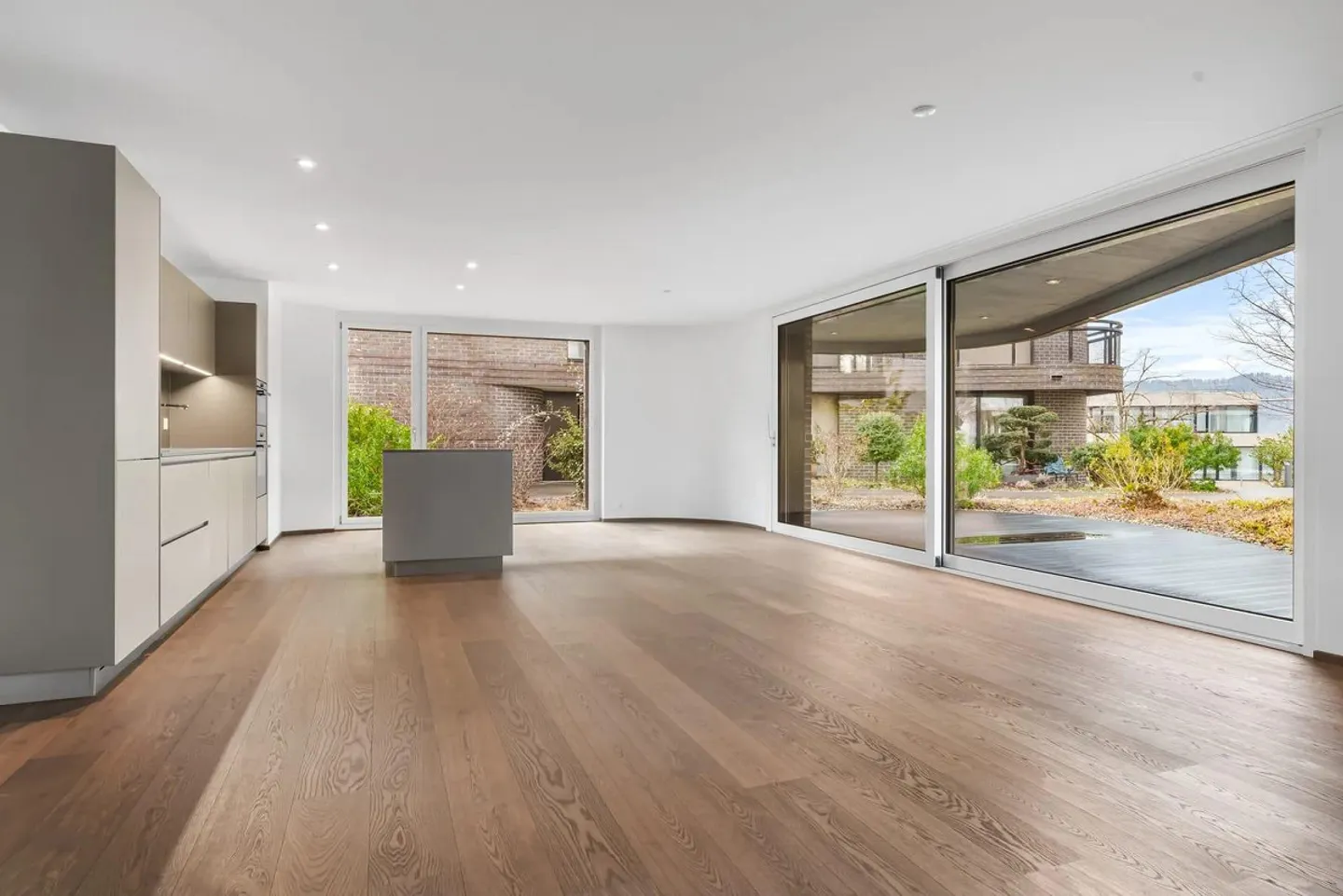 High-Quality Apartment in Prime Location - Photo 4 of 11