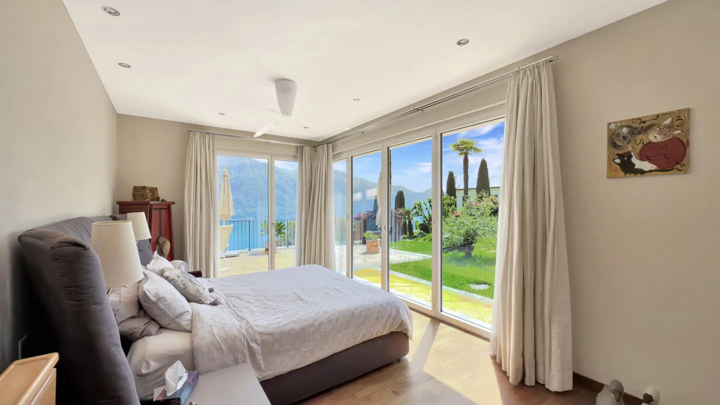 Villa di Lusso con Vista Lago - Foto 6 di 17