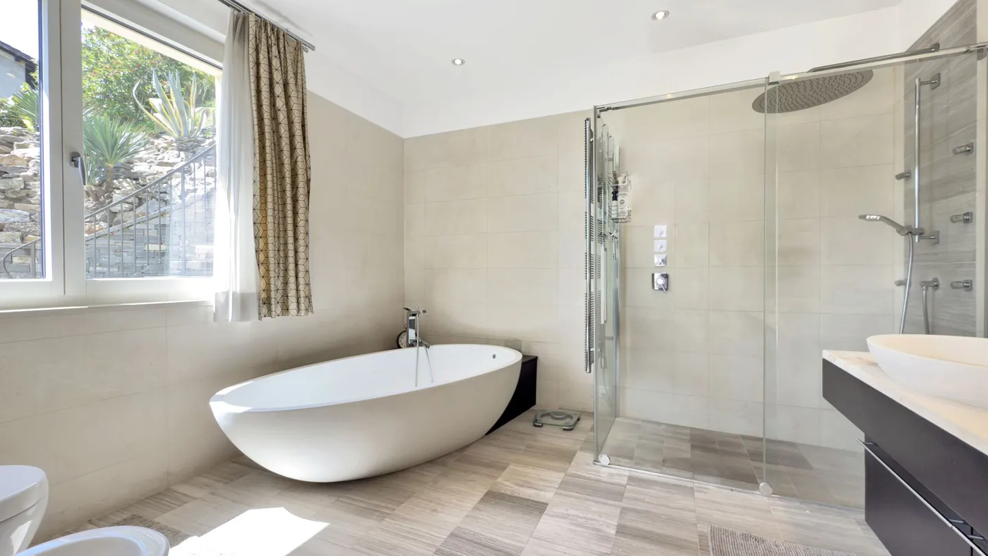 Villa di Lusso con Vista Lago - Foto 8 di 17