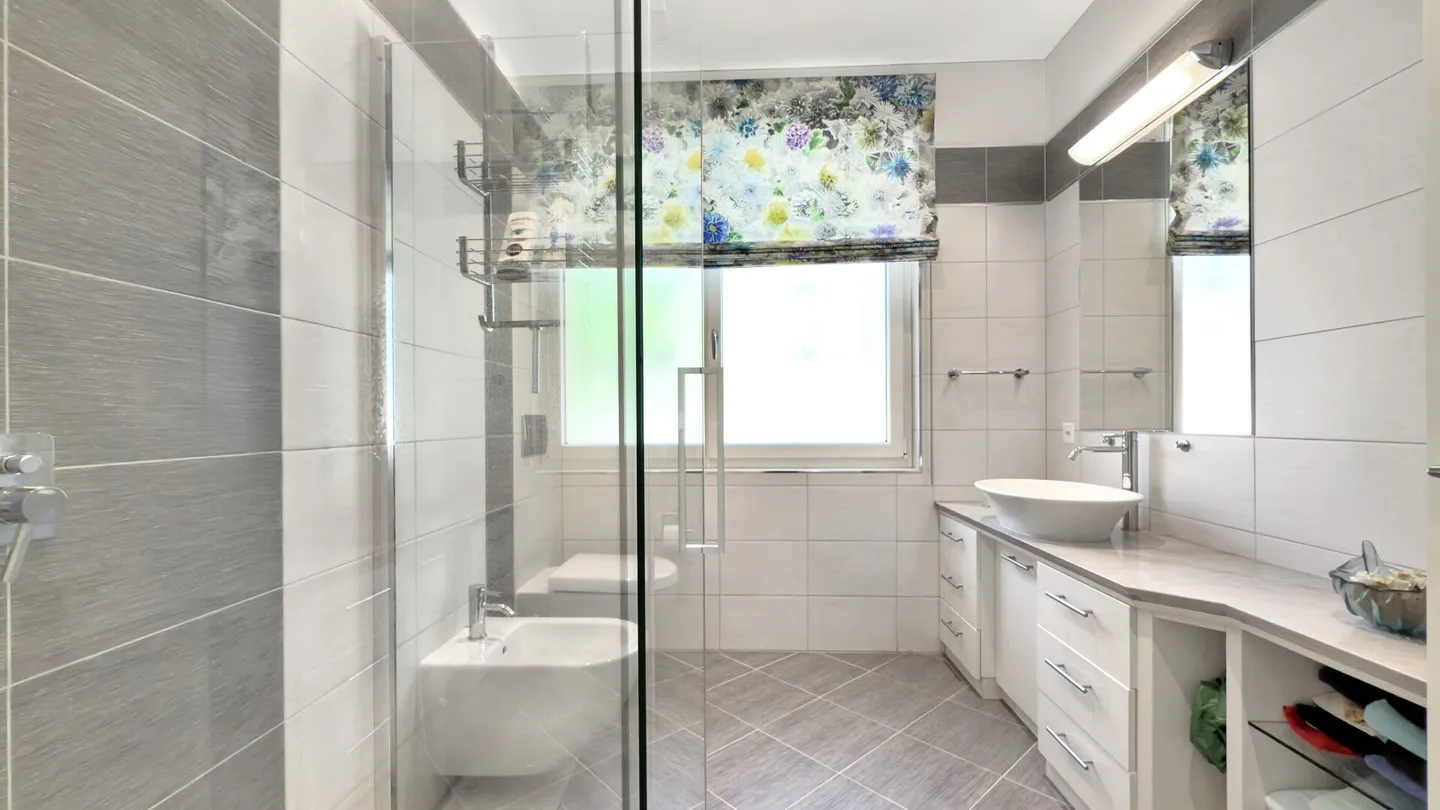 Villa di Lusso con Vista Lago - Foto 9 di 17