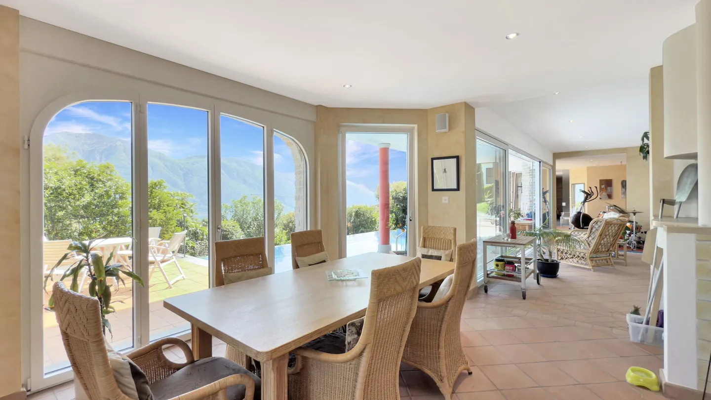 Villa di Lusso con Vista Lago - Foto 10 di 17