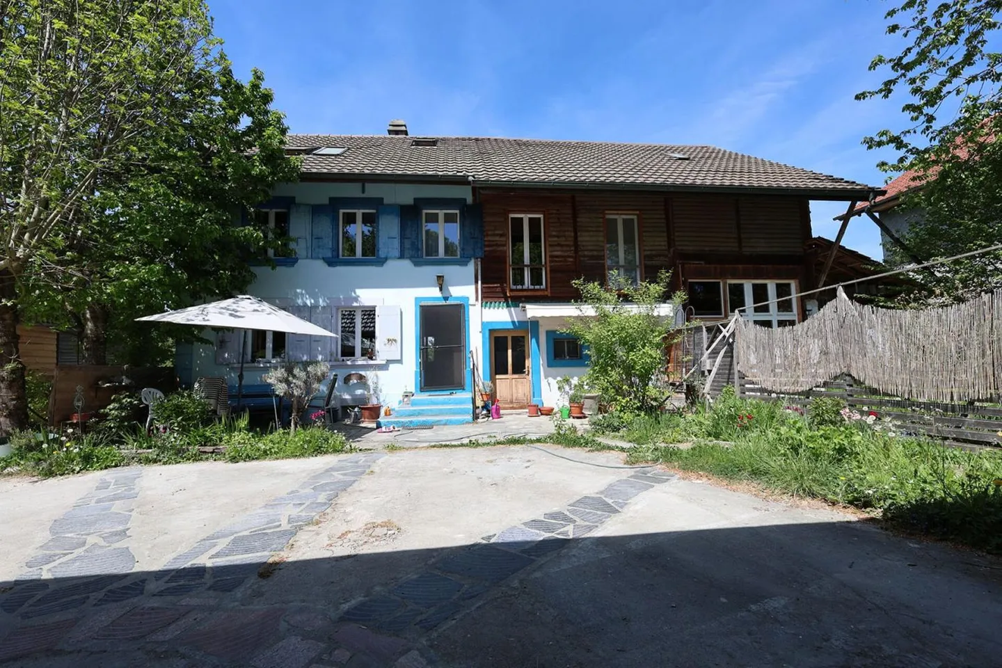 Esclusivo - Incantevole casa con 7,5 stanze e 2.000 m2 di terreno - Foto 2 di 13