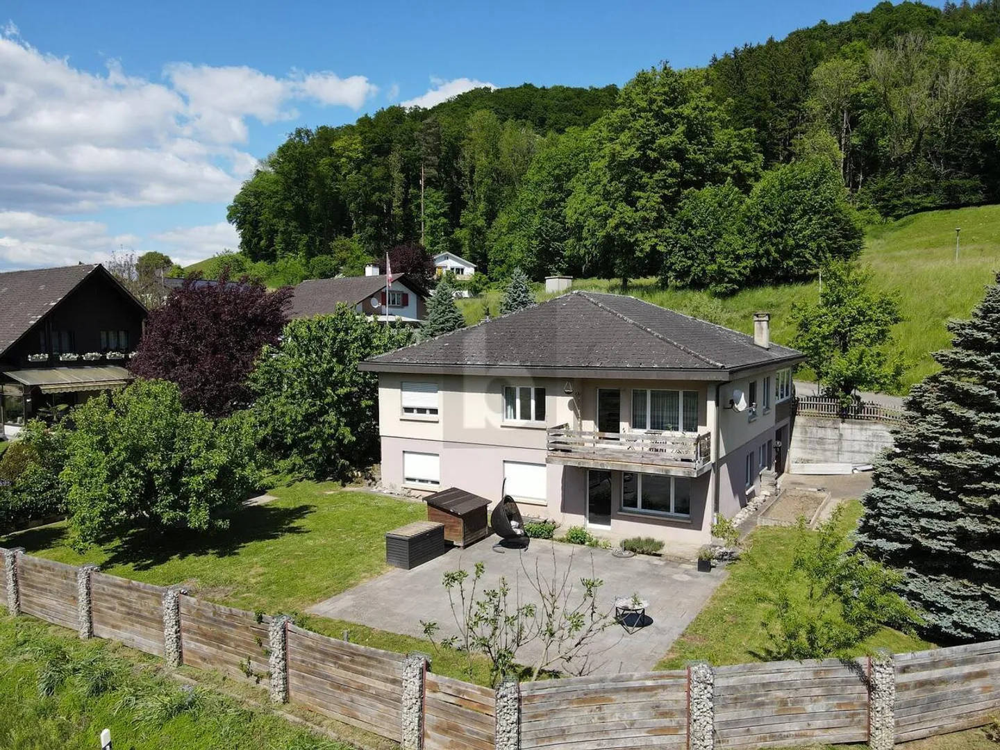 Geräumiges Einfamilienhaus in Riedtwil - Foto 1 von 6