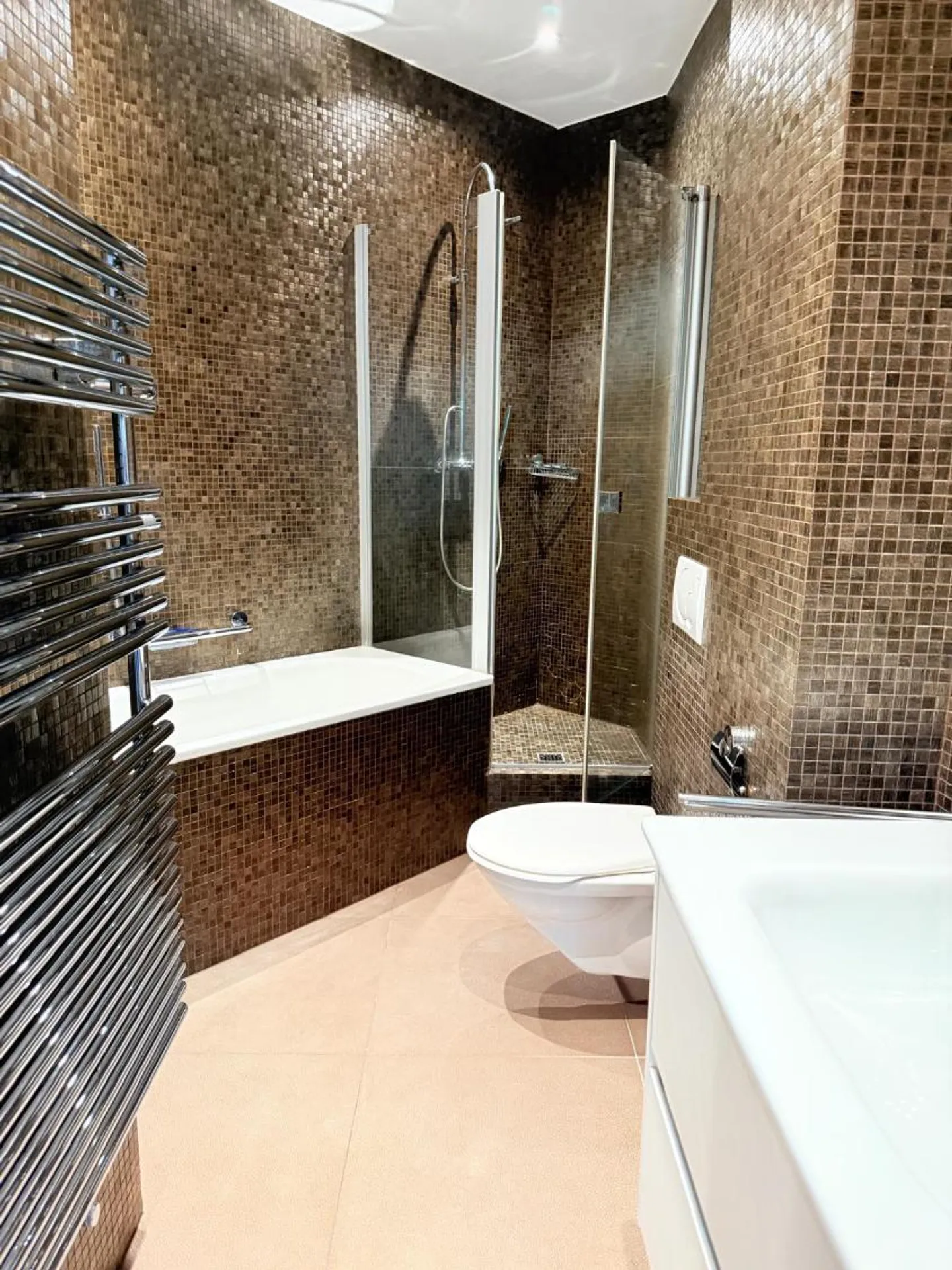 5-room apartment - Photo 3 of 9