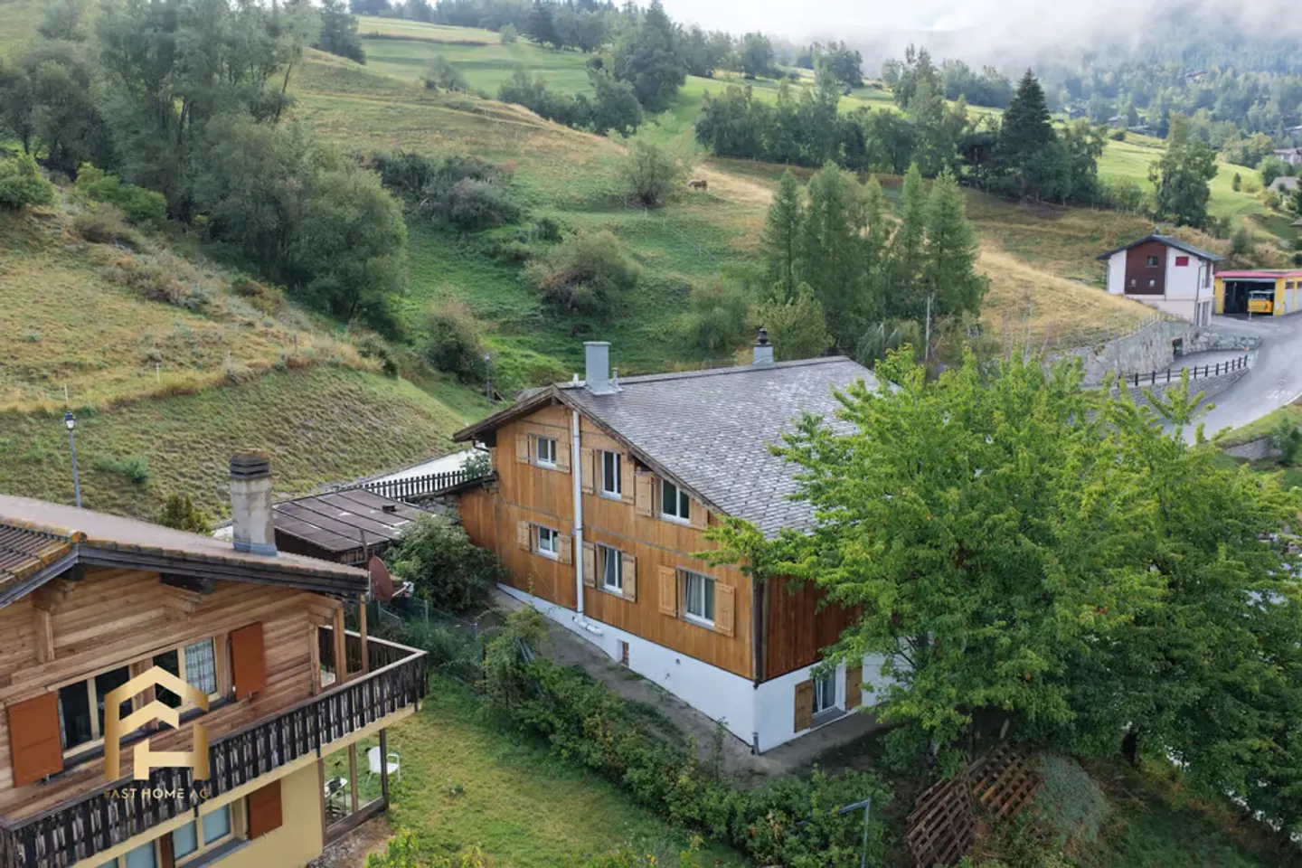 Partially renovated chalet with 4 residential units for sale in Bürchen - Photo 4 of 13