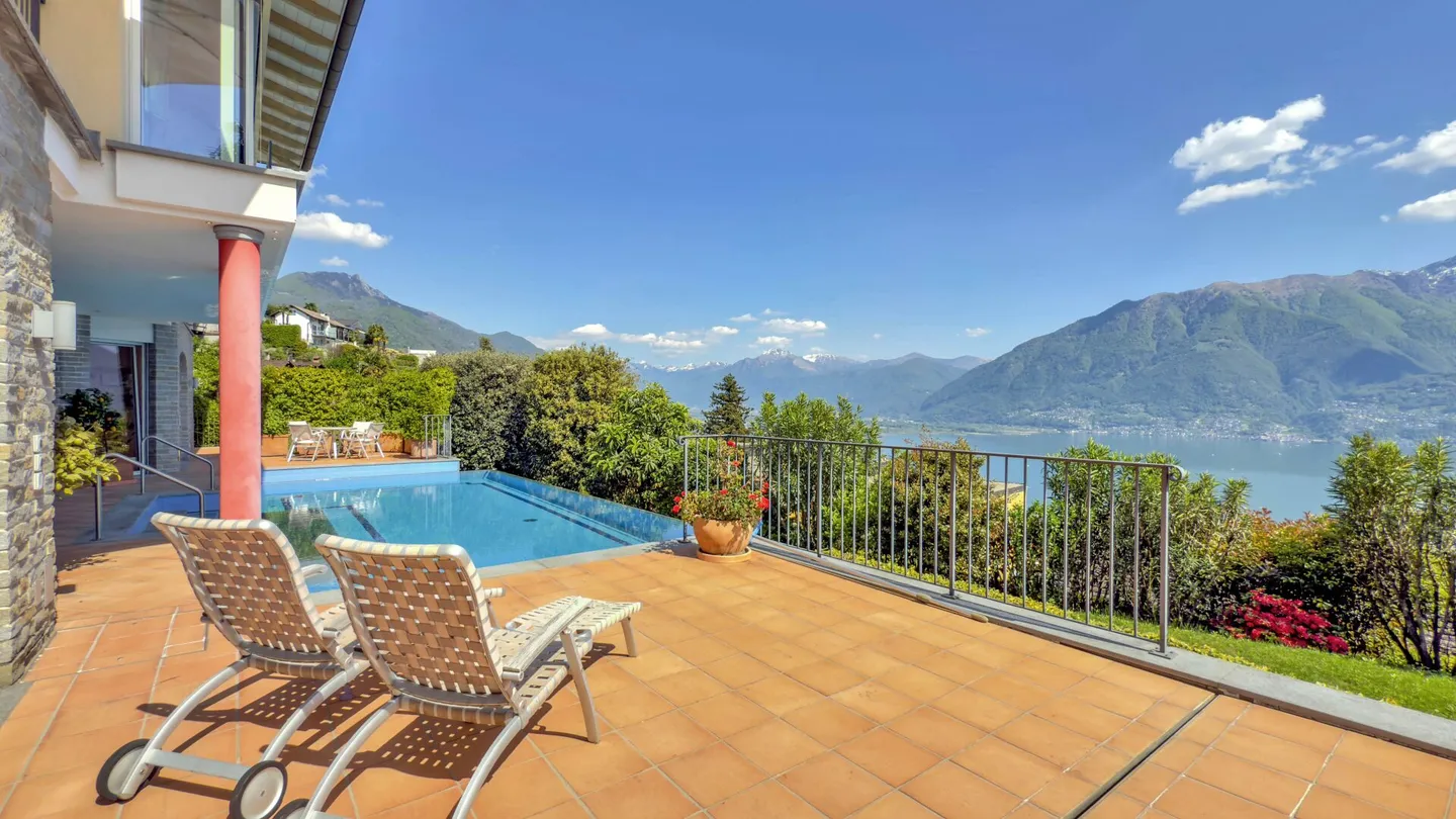 Villa di Lusso con Vista Lago - Foto 15 di 17