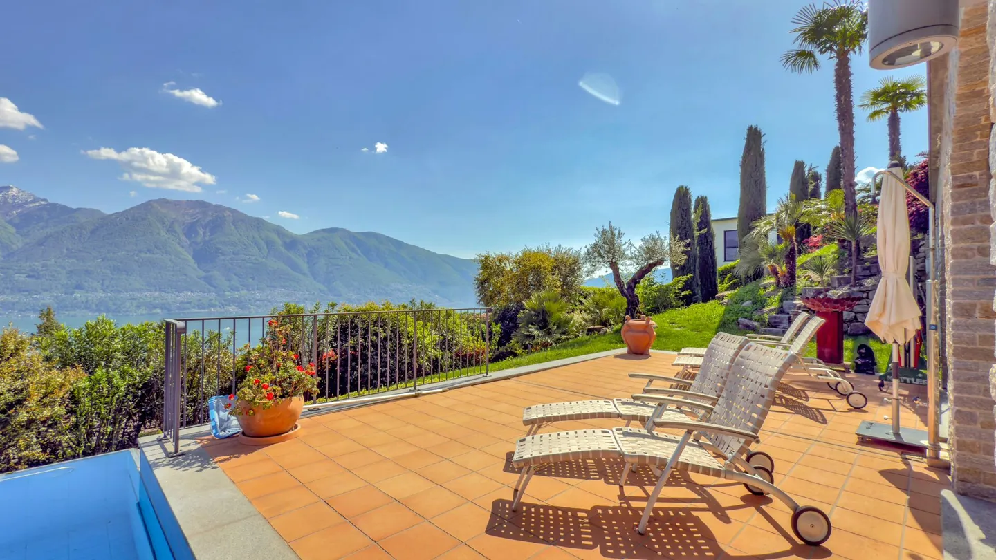 Villa di Lusso con Vista Lago - Foto 16 di 17