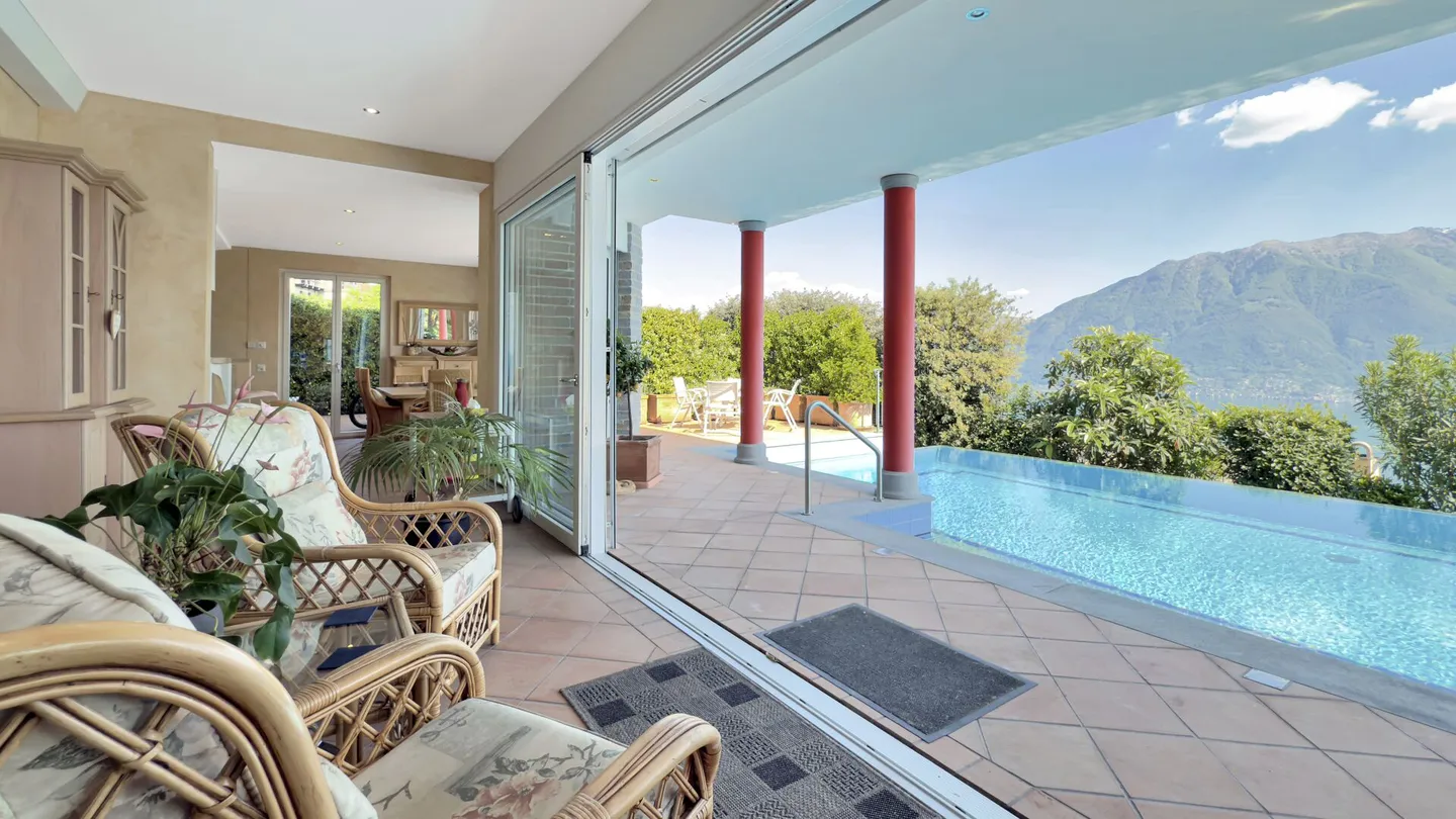 Villa di Lusso con Vista Lago - Foto 14 di 17