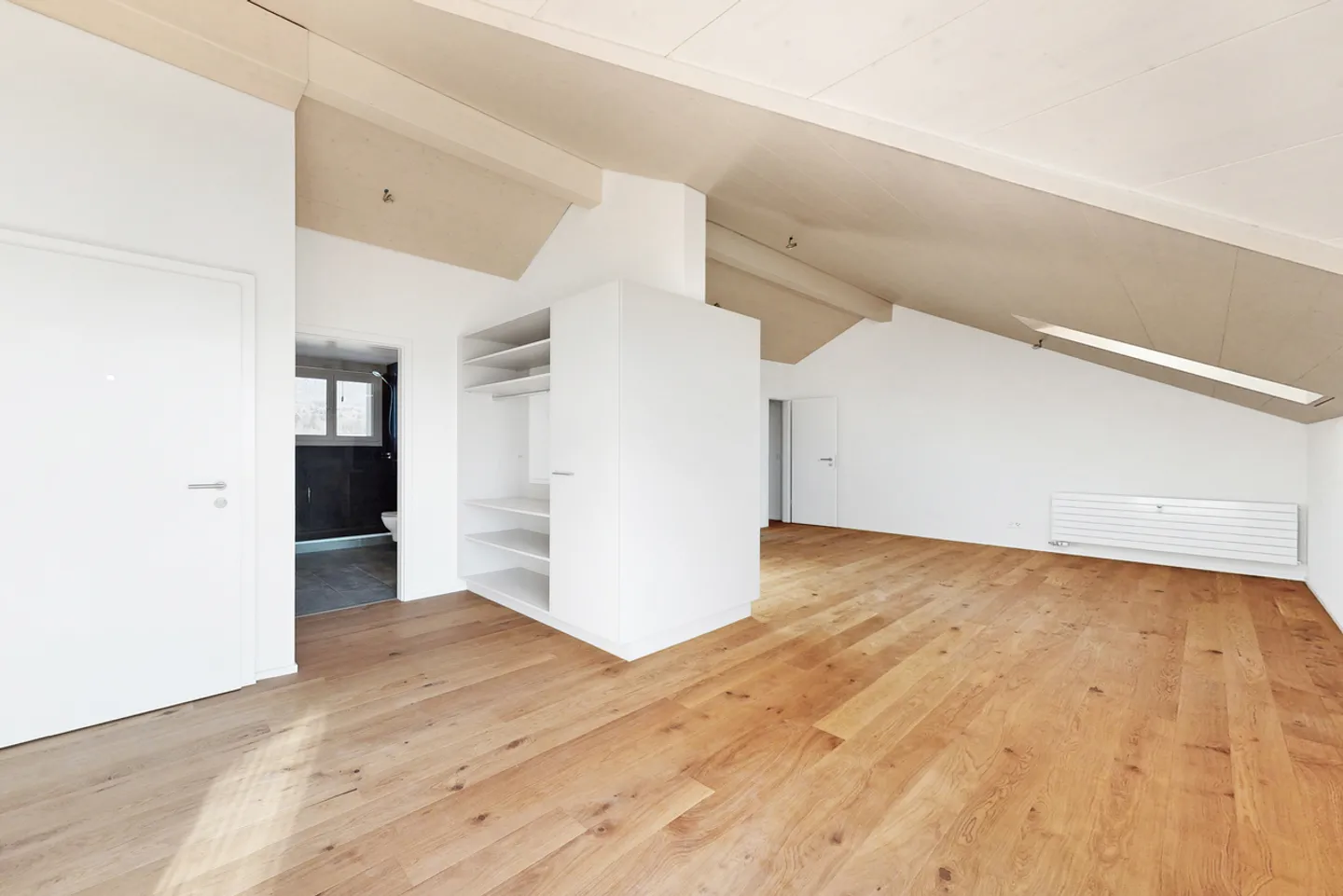 Unique Penthouse Apartment in Idyllic Feldbrunnen - Photo 3 of 12