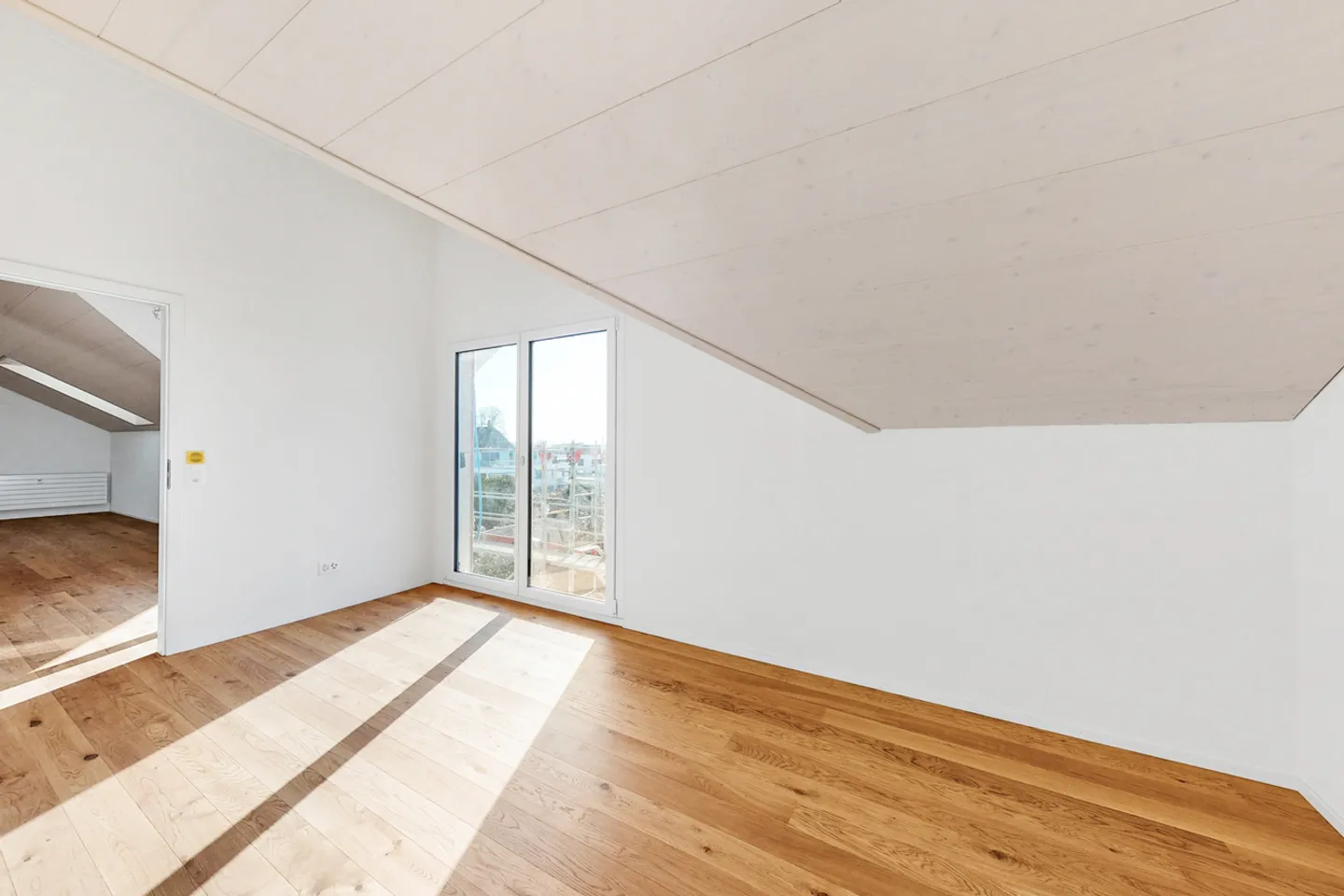 Unique Penthouse Apartment in Idyllic Feldbrunnen - Photo 8 of 12