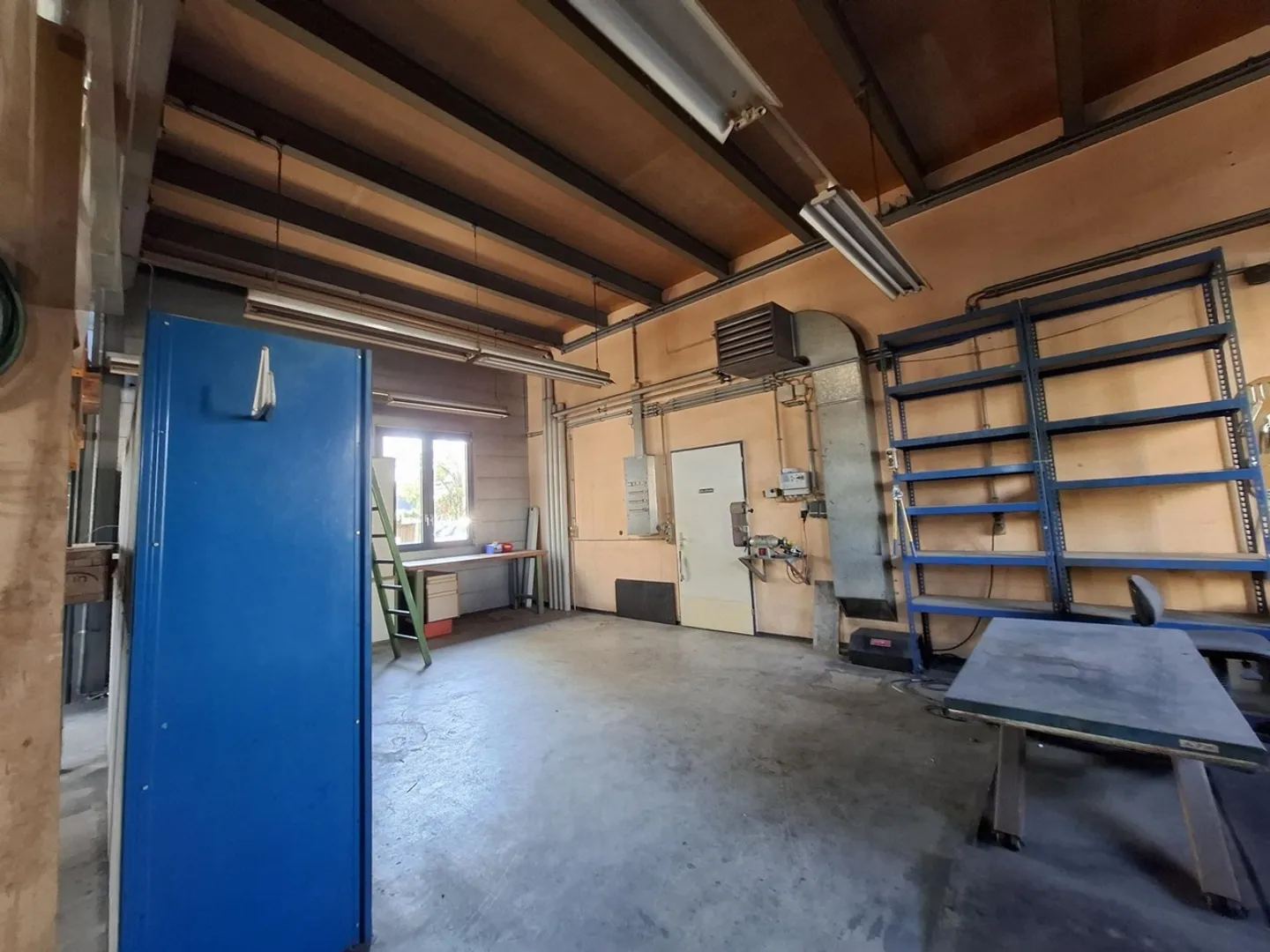 Locaux commerciaux à louer environ. - Photo 2 sur 7