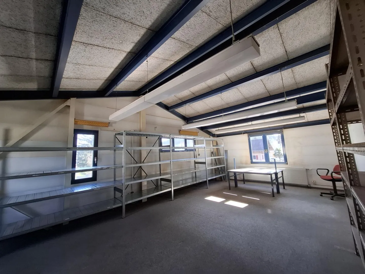 Locaux commerciaux à louer environ. - Photo 3 sur 7