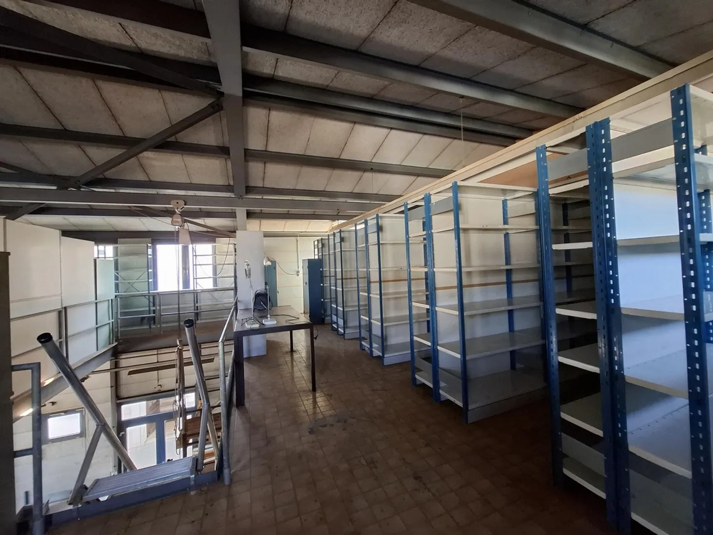 Locaux commerciaux à louer environ. - Photo 4 sur 7