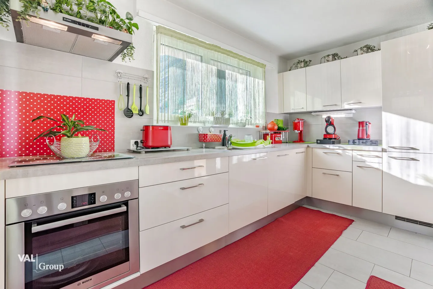 Sanierte Wohnung in einem Zweifamilienhaus an zentraler, sonniger und ruhiger Lage - Photo 3 of 15