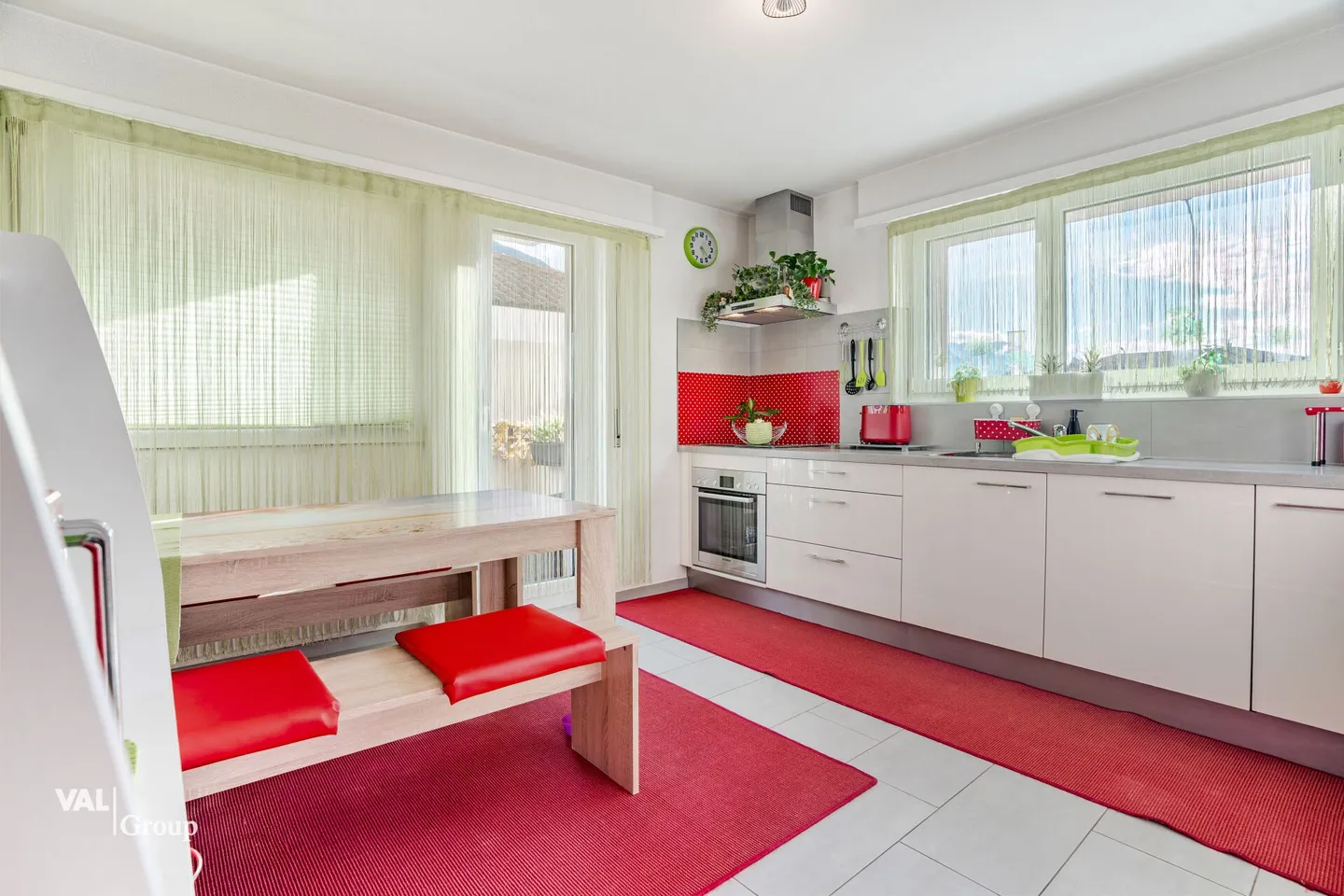 Sanierte Wohnung in einem Zweifamilienhaus an zentraler, sonniger und ruhiger Lage - Photo 4 of 15