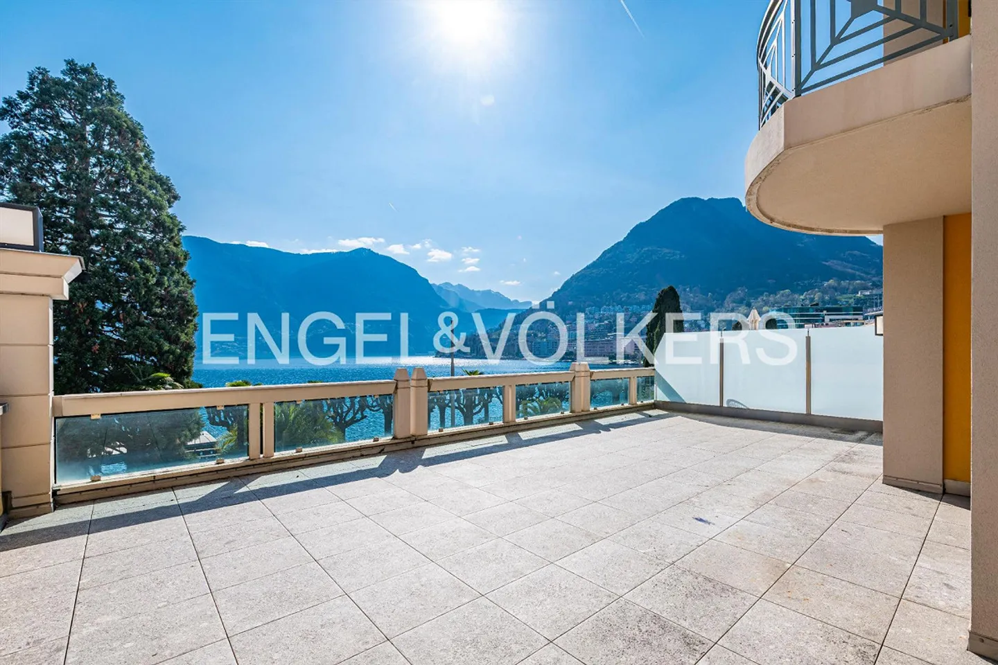 Luxury Apartments in the Front Row by the Lake - Photo 2 of 11
