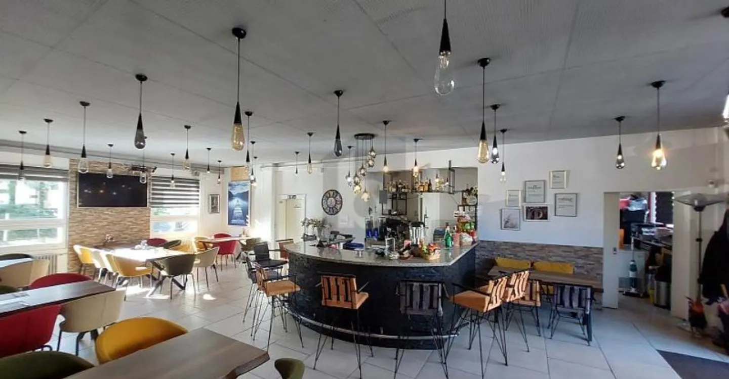Rénové avec style avec terrasse dans un emplacement central ! - Photo 3 sur 5