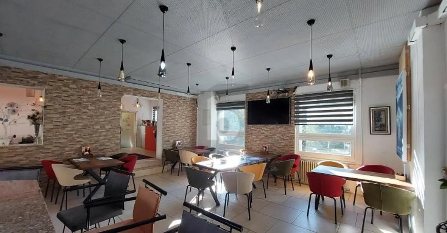 Rénové avec style avec terrasse dans un emplacement central ! - Photo 4 sur 5