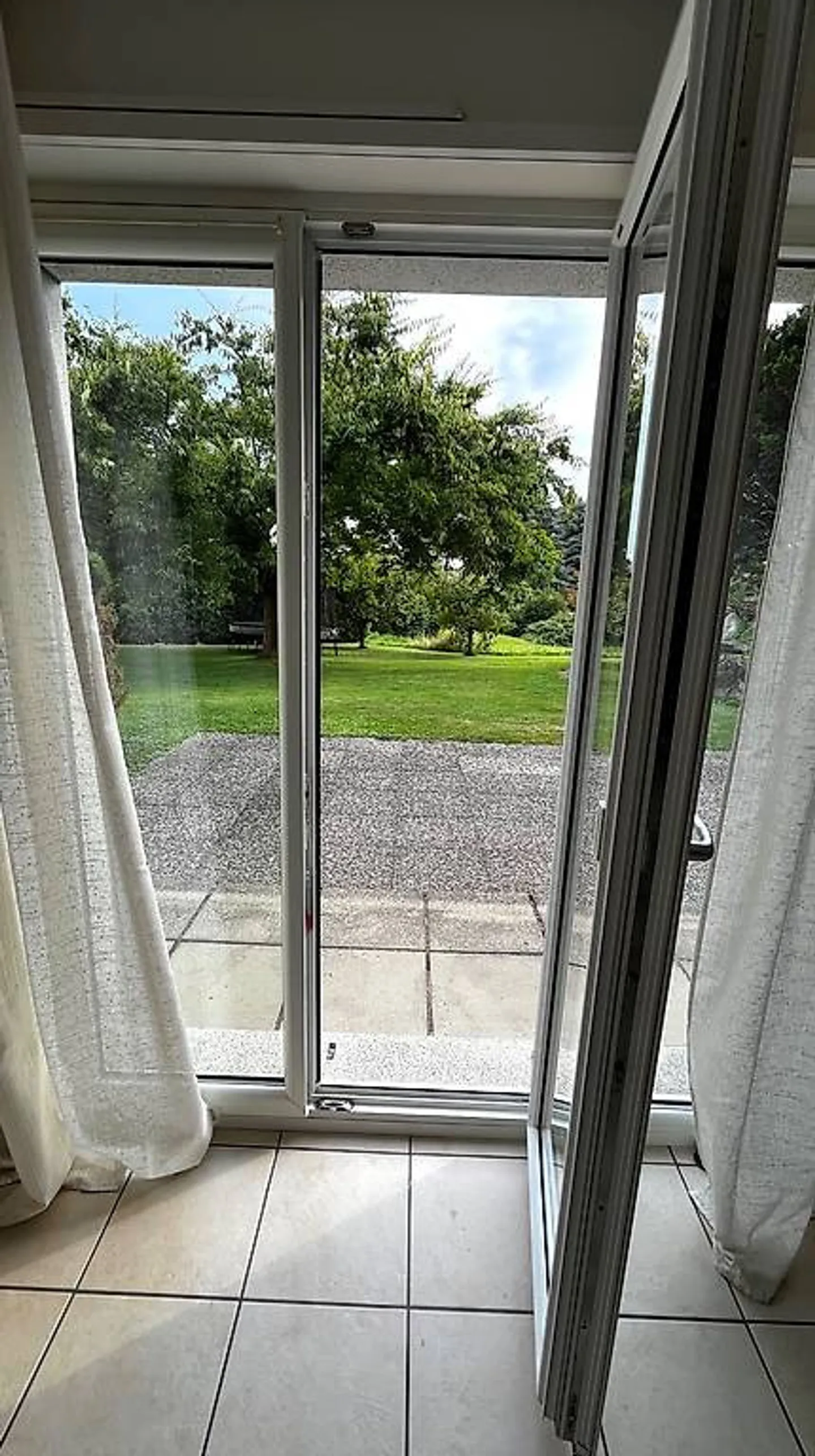 Appartement Charmant avec Jardin - Photo 2 sur 5