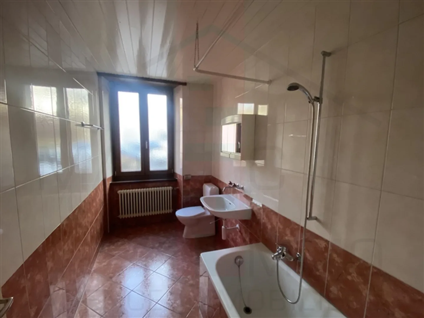 Bâtiment au centre du village de Courgenay - Photo 13 sur 19