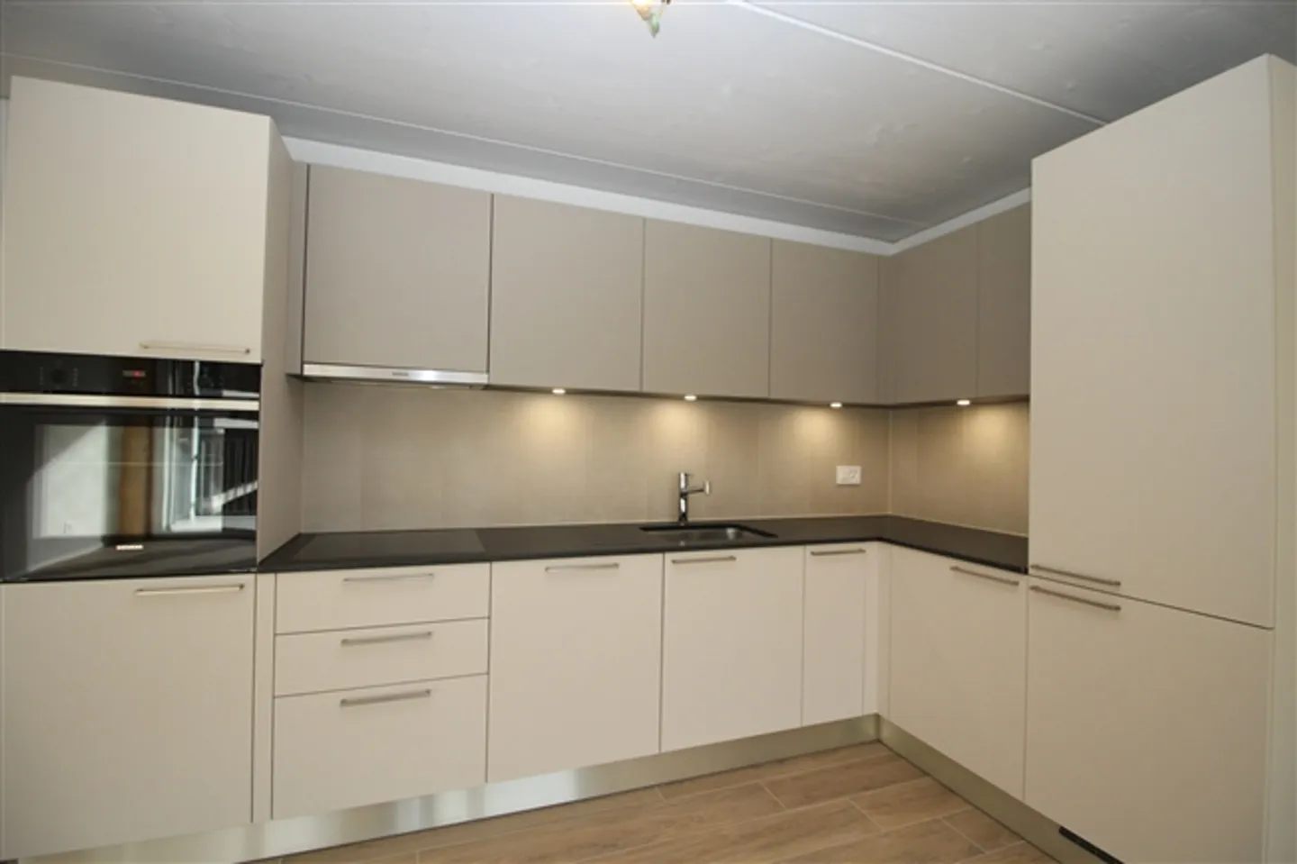 MONTHEY/COLLOMBEY-MURAZ; MAGNIFICA NUOVA ABITAZIONE – CONTEMPORANEA; - Foto 3 di 7