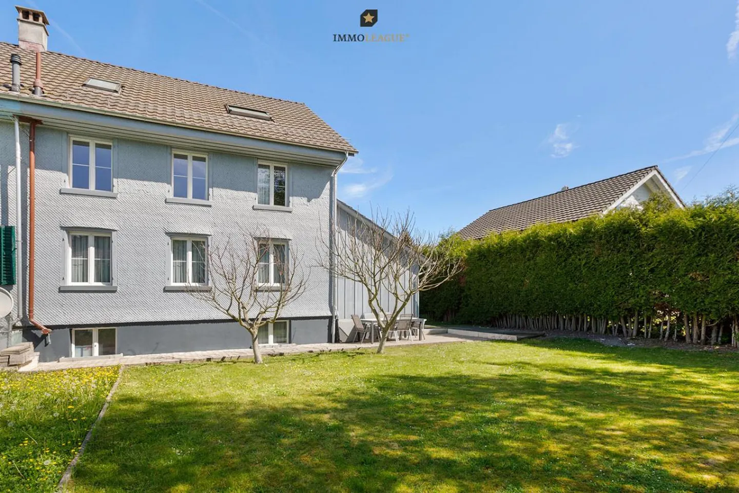 Maison individuelle de 8,5 pièces fraîchement rénovée avec beaucoup d'intimité dans un emplacement familial. - Photo 1 sur 8