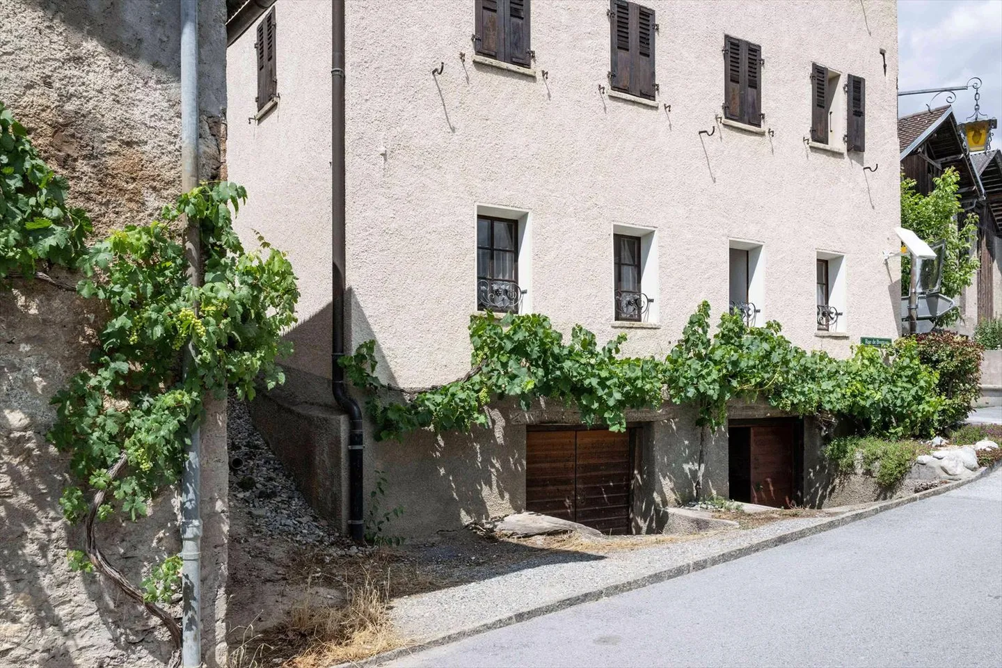 Charming 3.5 Apartment in Corin, Crans-Montana - Photo 2 of 13