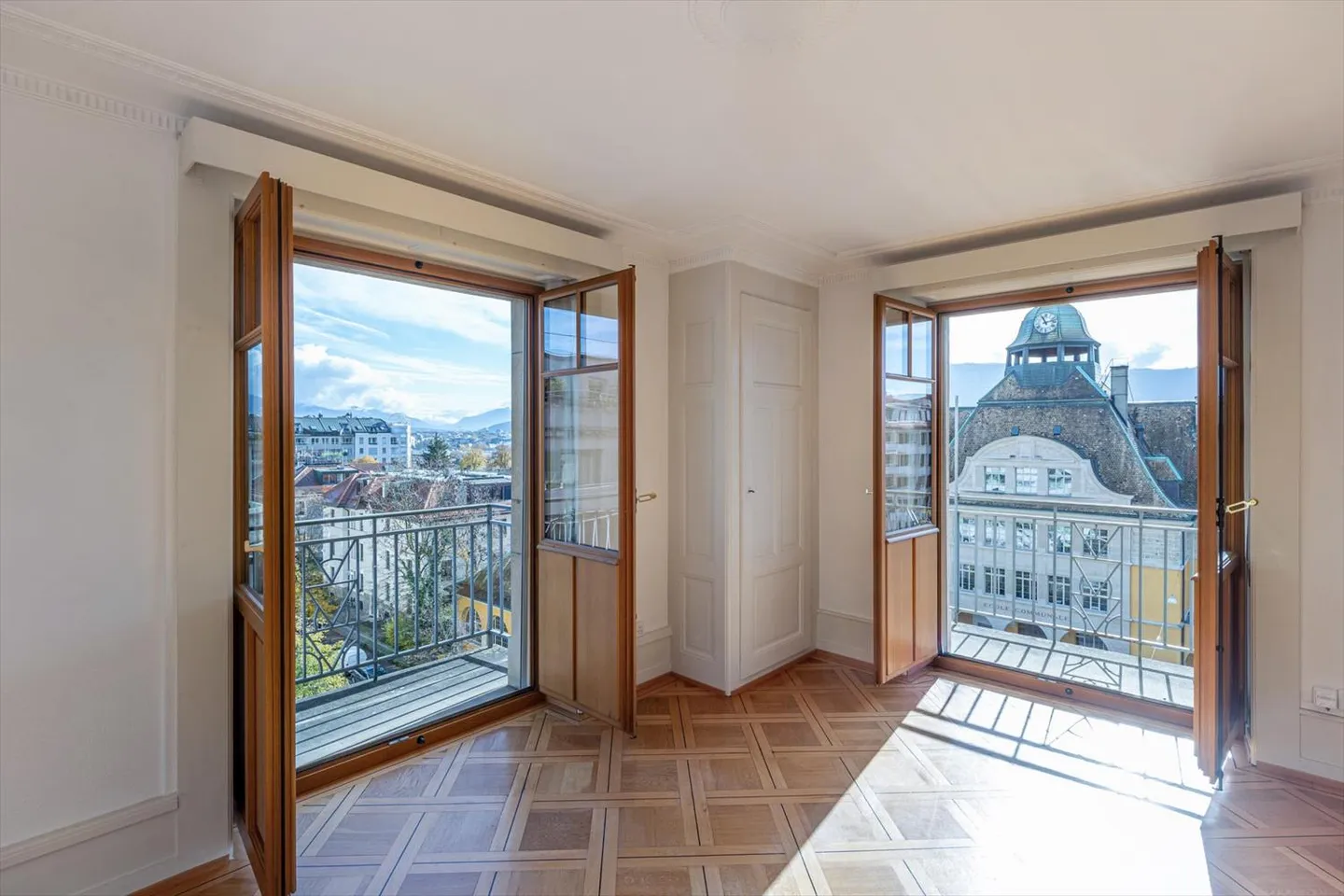 6-room apartment - Photo 1 of 12