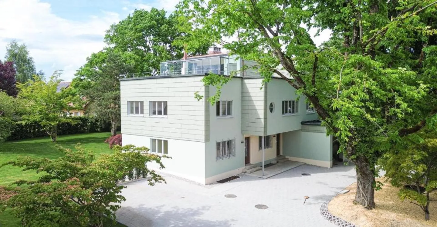 INDIVIDUAL VILLA WITH 2 FULLY RENOVATED UNITS Villa for Dr. G. Champod based on his own plans, 1933 and signed by Le Corbusier - Photo 1 of 11