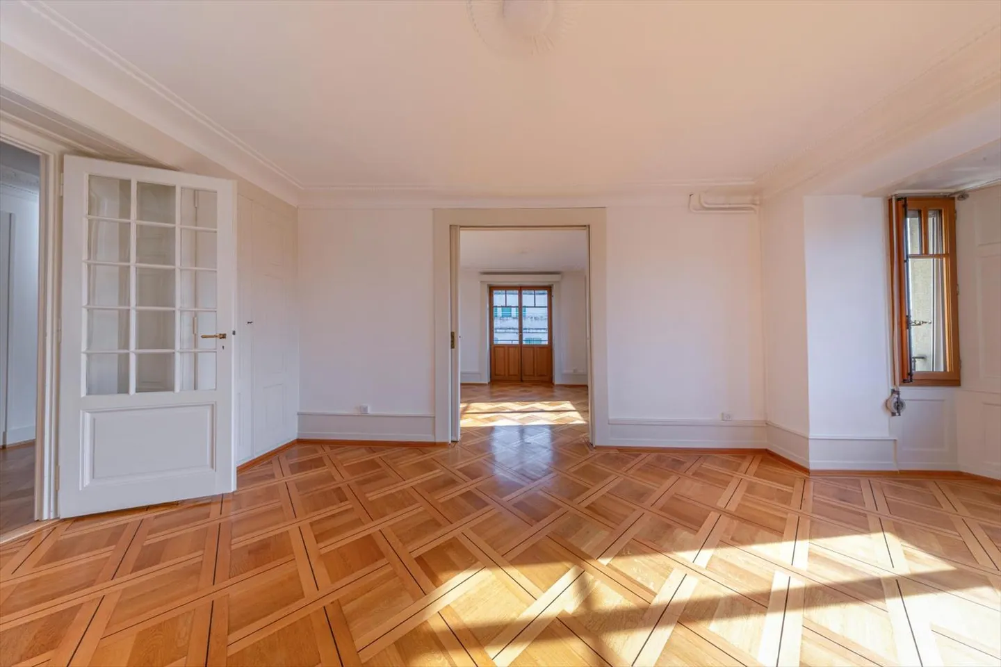 6-room apartment - Photo 2 of 12