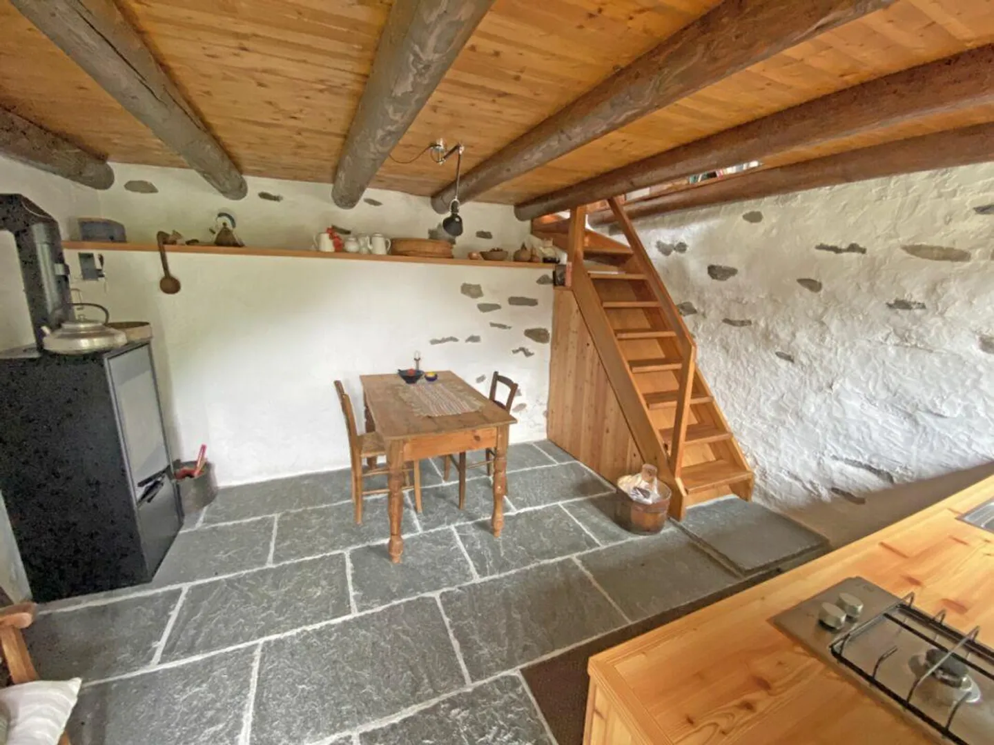 Belle propriété avec 2 maisons rustiques immergées dans la verdure - Photo 5 sur 10