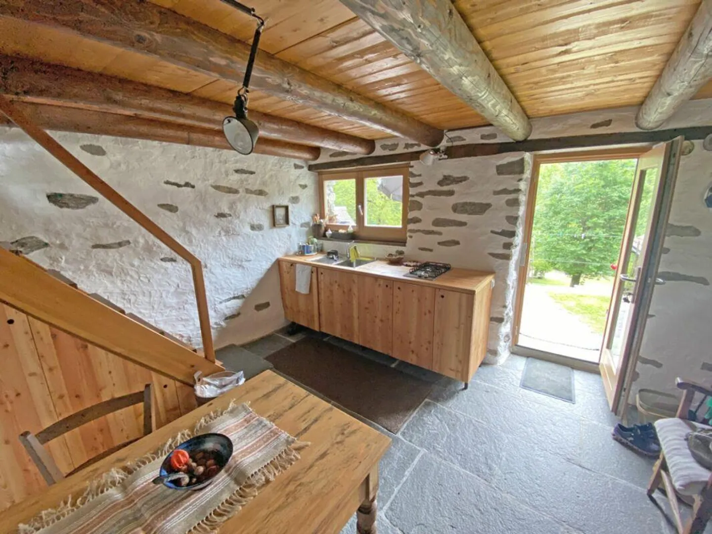 Belle propriété avec 2 maisons rustiques immergées dans la verdure - Photo 6 sur 10