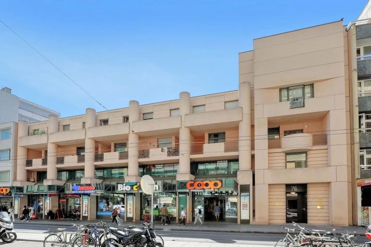 132 m2 Duplex with Private Garden in Plainpalais - Photo 1 of 7