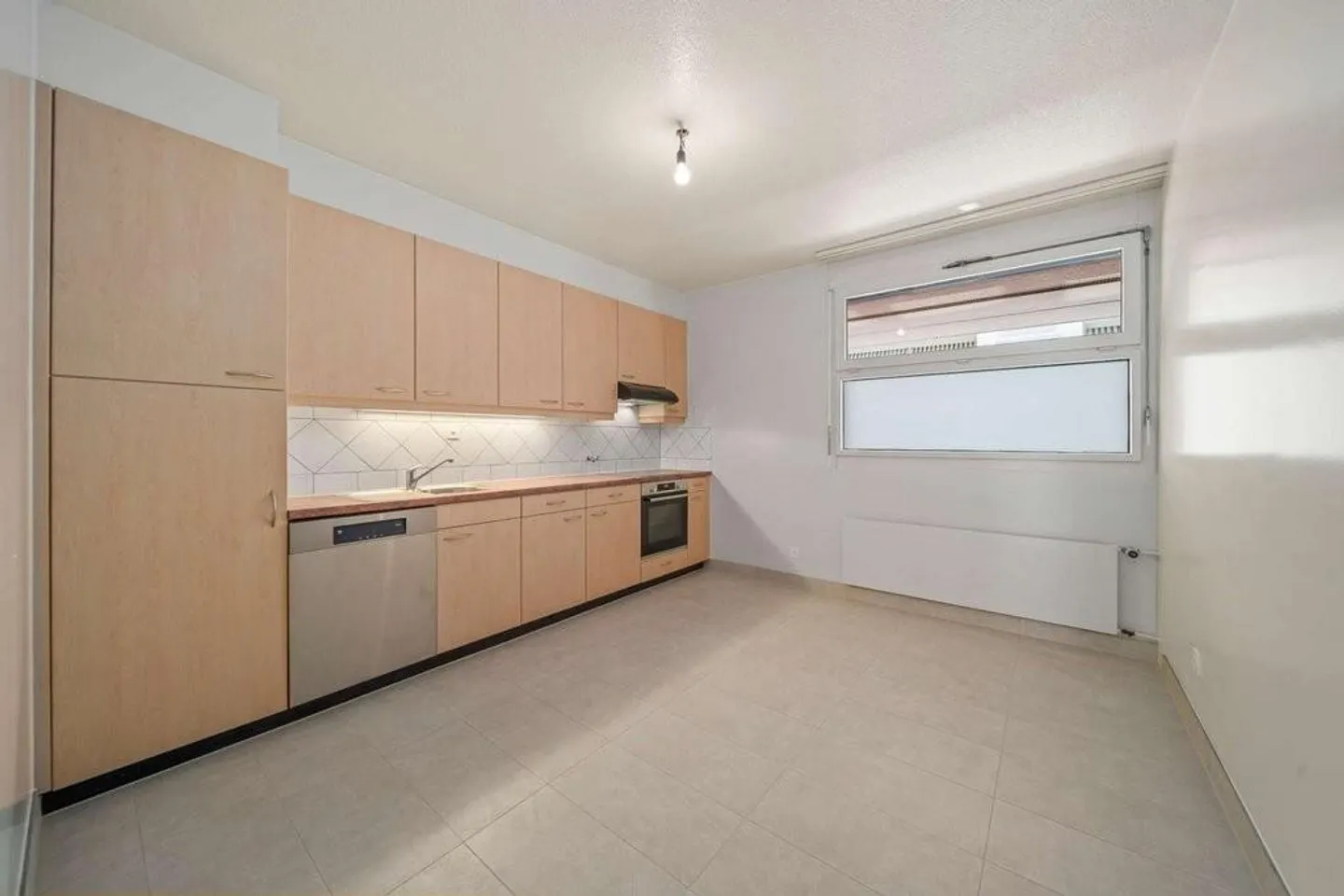 132 m2 Duplex with Private Garden in Plainpalais - Photo 3 of 7
