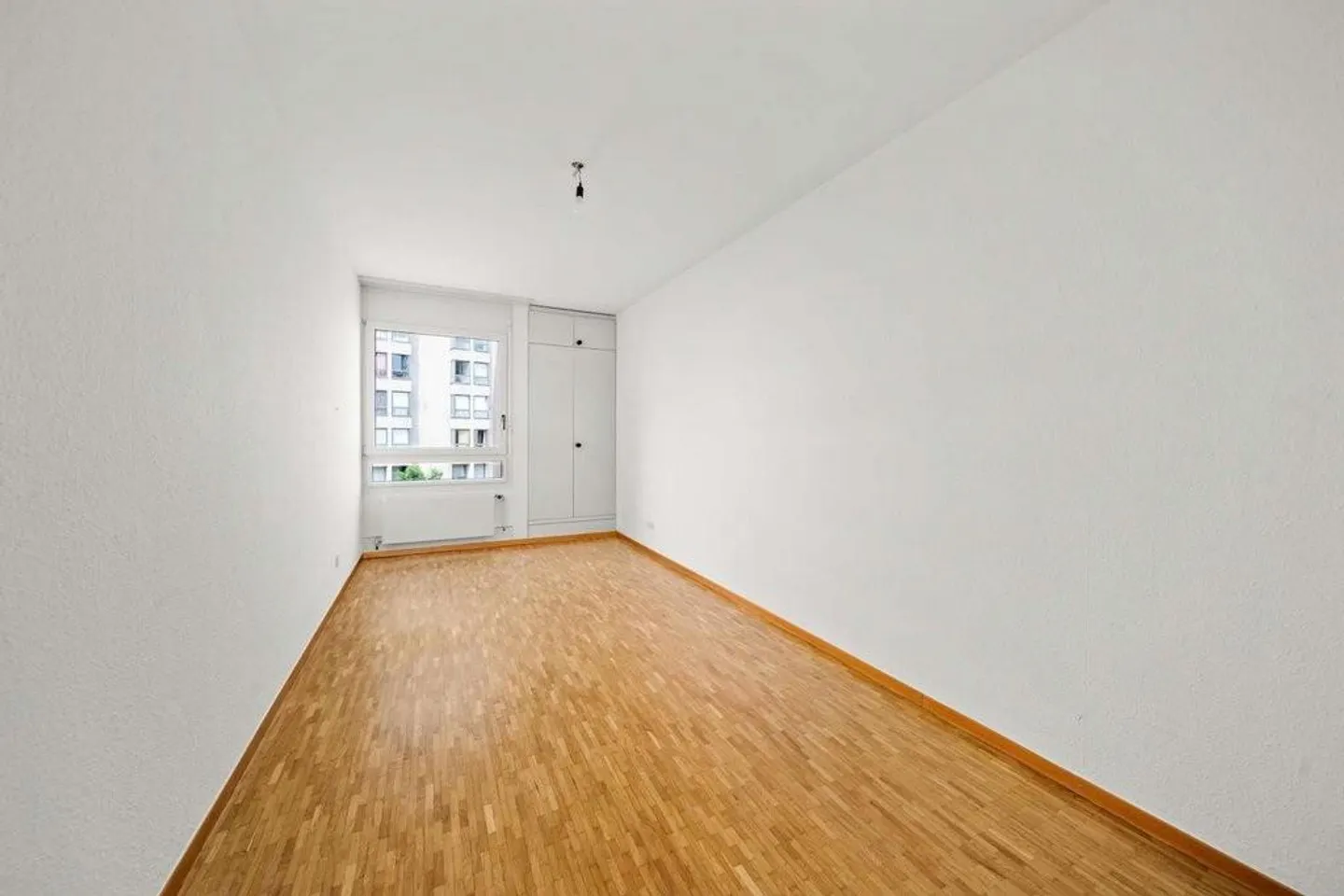 132 m2 Duplex with Private Garden in Plainpalais - Photo 4 of 7