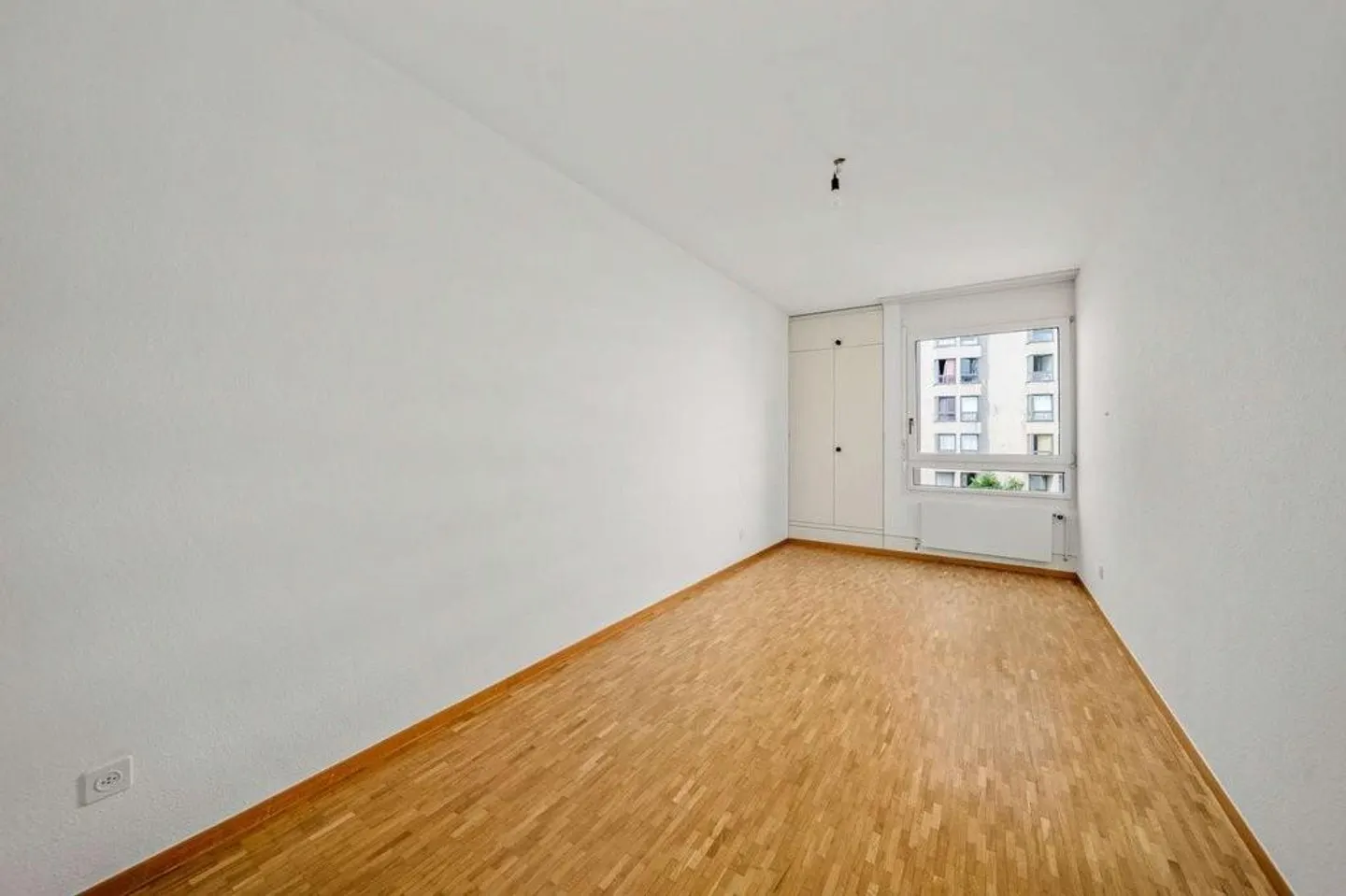 132 m2 Duplex with Private Garden in Plainpalais - Photo 5 of 7