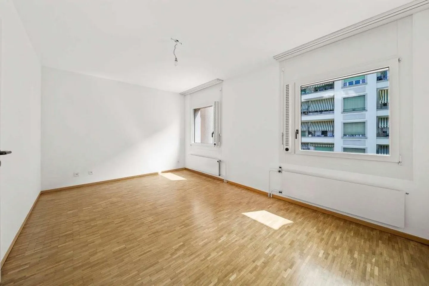 132 m2 Duplex with Private Garden in Plainpalais - Photo 6 of 7