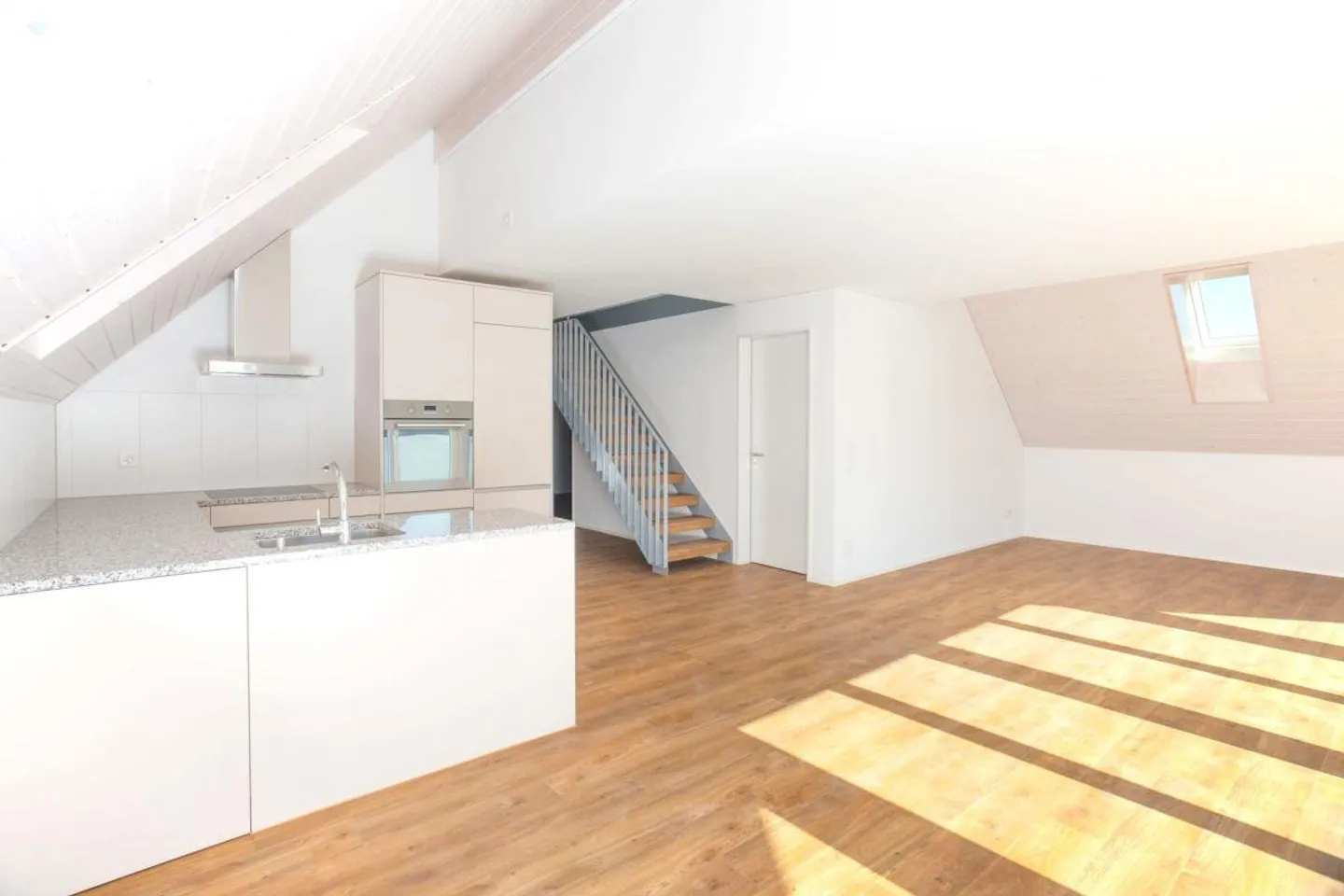 Attico con vista sul verde e sulla regione di Mutschellen - Foto 1 di 14