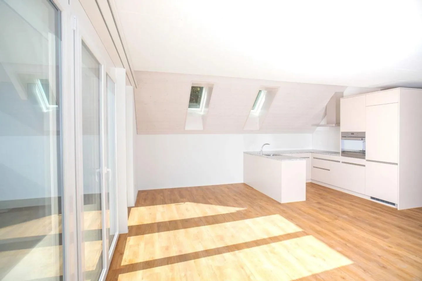 Attico con vista sul verde e sulla regione di Mutschellen - Foto 2 di 14