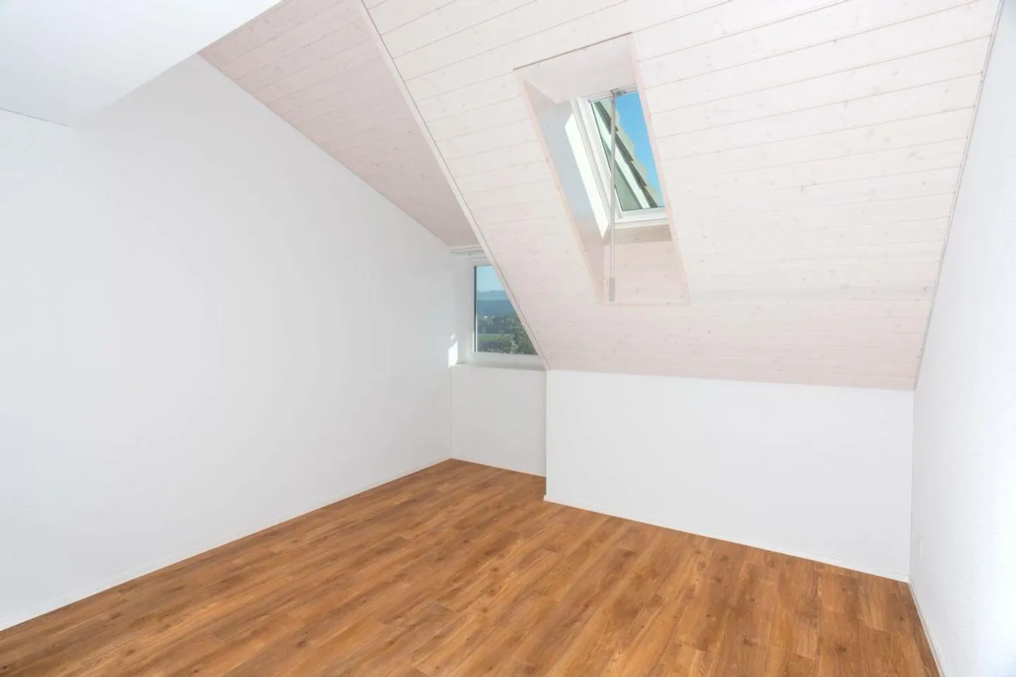 Attico con vista sul verde e sulla regione di Mutschellen - Foto 3 di 14