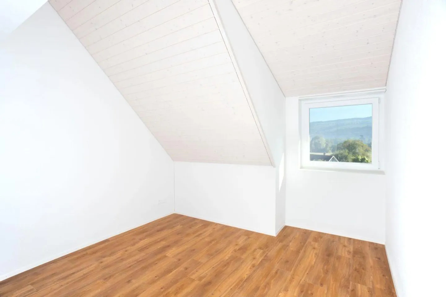 Attico con vista sul verde e sulla regione di Mutschellen - Foto 4 di 14