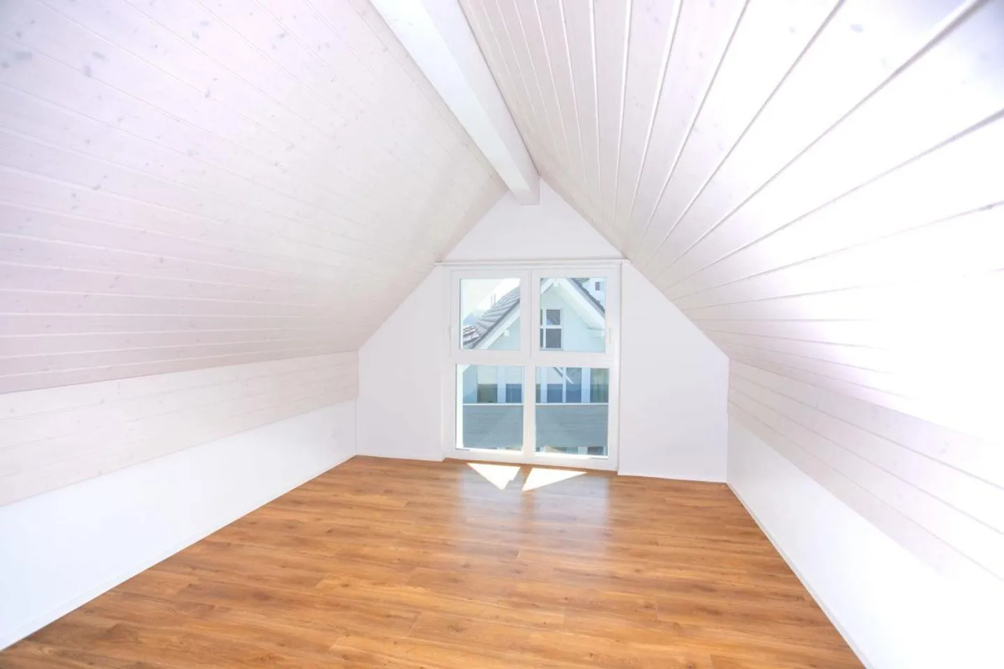 Attico con vista sul verde e sulla regione di Mutschellen - Foto 9 di 14