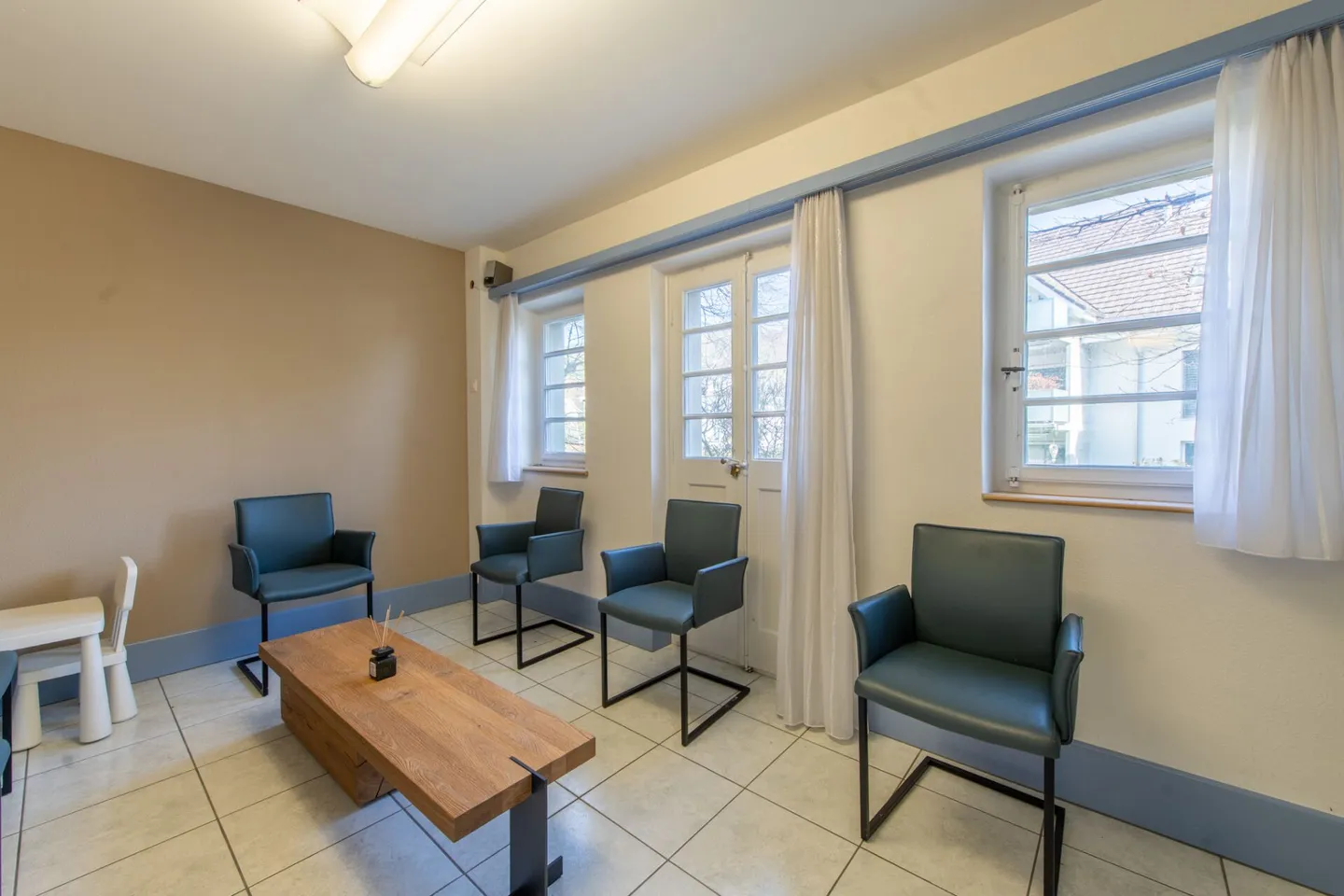 Representative office or practice space with flexible usage potential - Photo 6 of 22