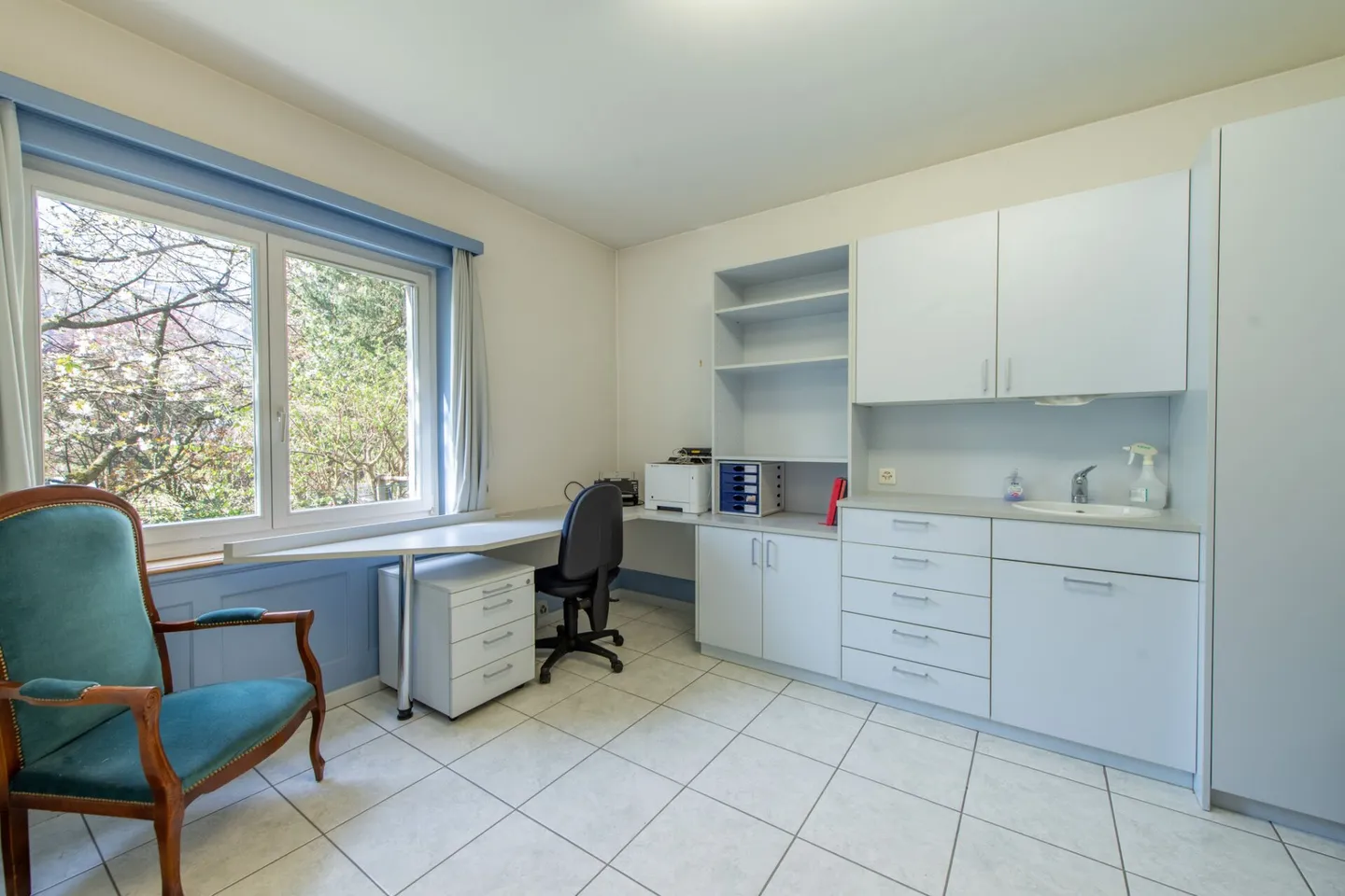Representative office or practice space with flexible usage potential - Photo 10 of 22